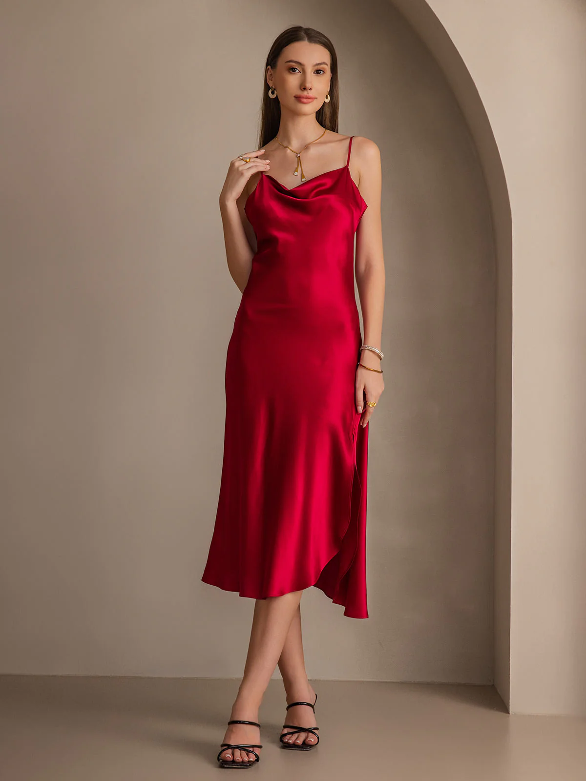 Vestido largo de seda pura con tirantes finos y abertura - Image 22