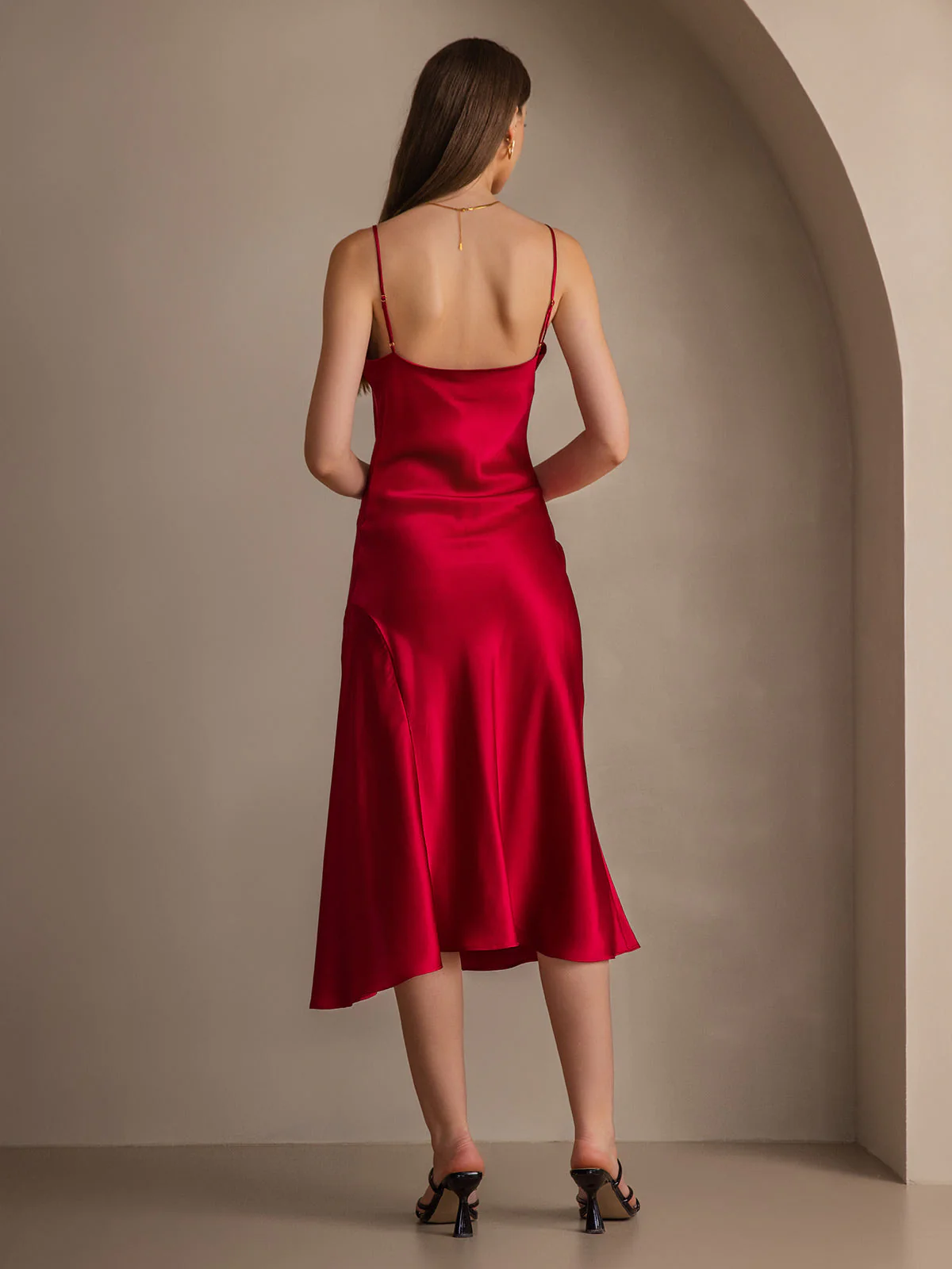 Vestido largo de seda pura con tirantes finos y abertura - Image 23