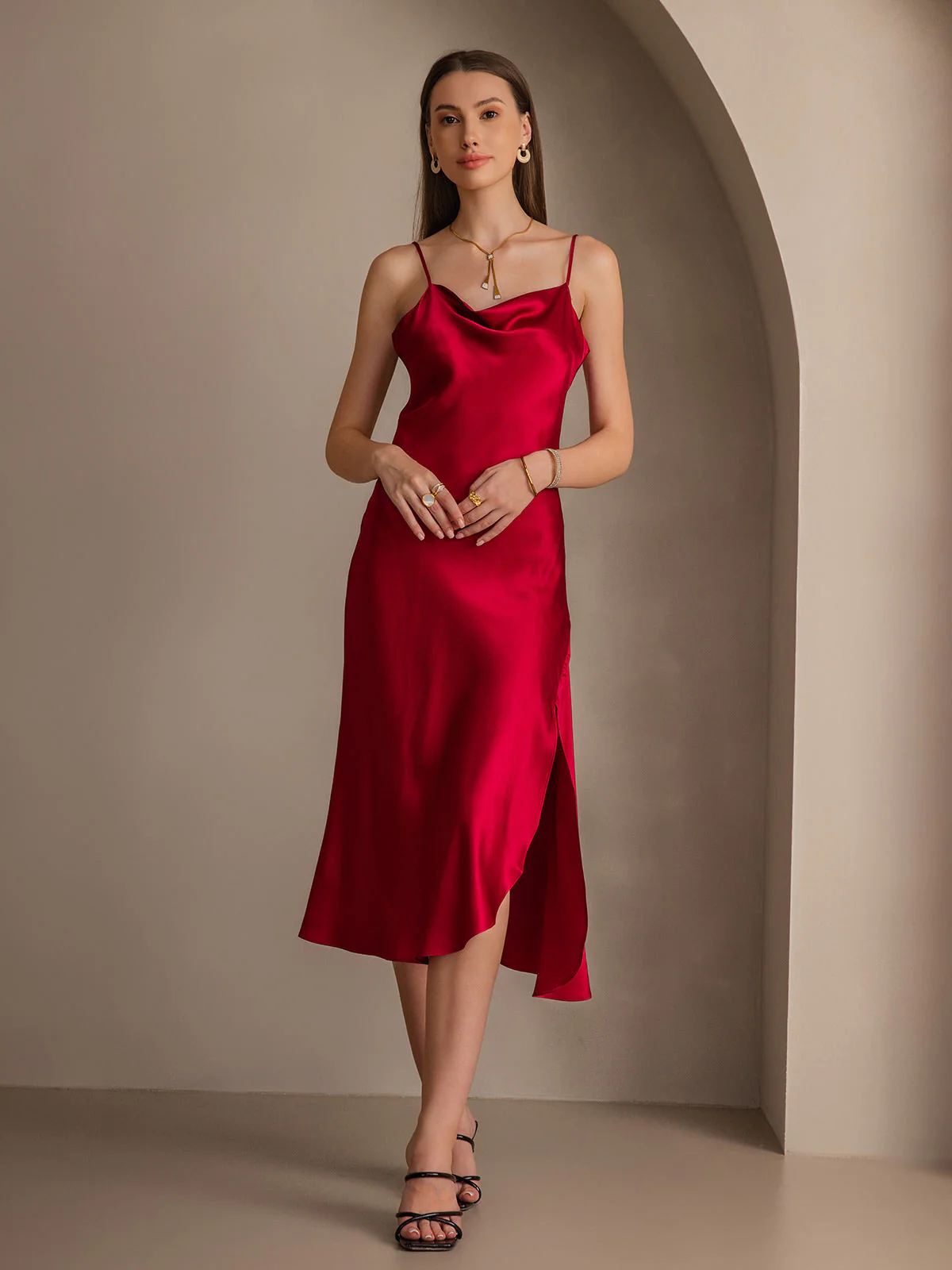 Vestido largo de seda pura con tirantes finos y abertura - Image 26
