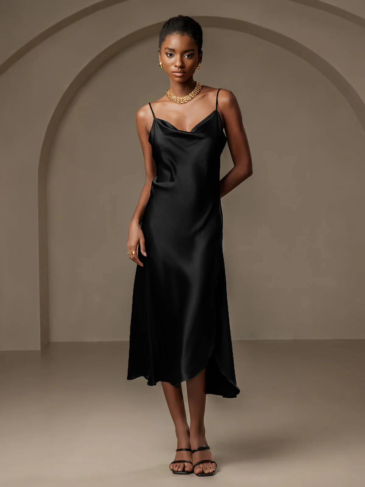 Vestido largo de seda pura con tirantes finos y abertura - Image 8