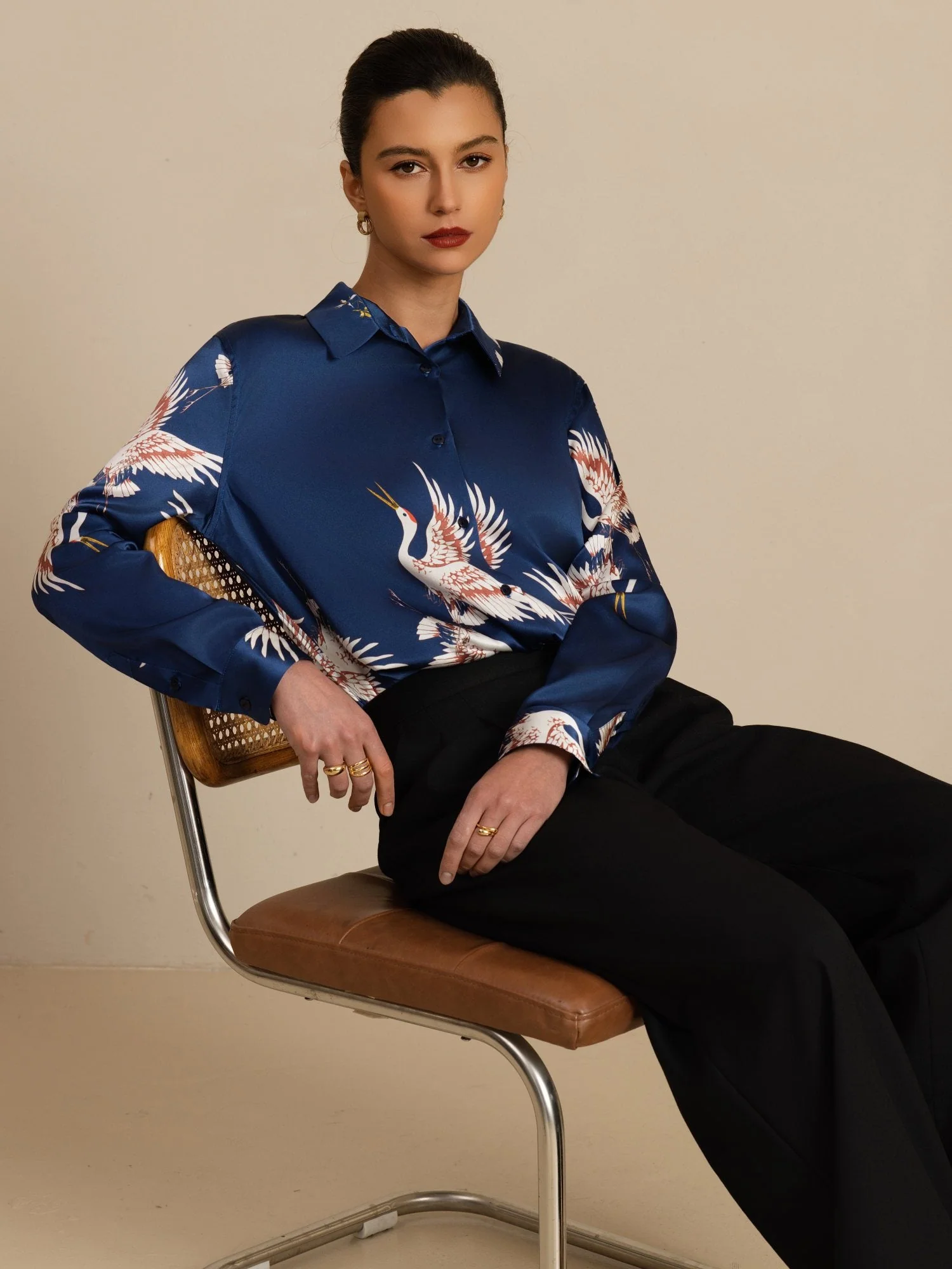 Blusa Mujer De Seda Pura 19 Momme Manga Larga Cuello Con Solapa Estampado Grulla Con Botones - Image 5