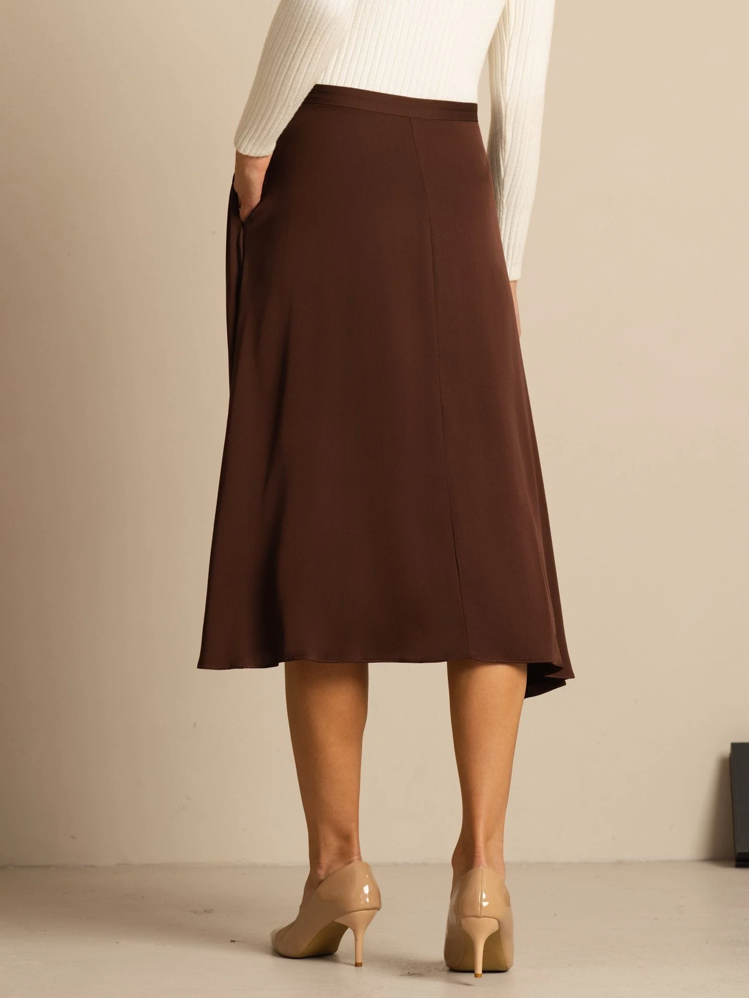 Falda Midi Plisada A-Line de Cintura Alta en Seda 19Momme con Bolsillos - Image 13