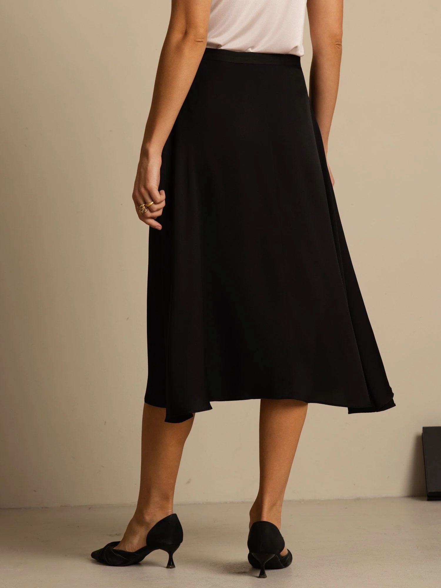 Falda Midi Plisada A-Line de Cintura Alta en Seda 19Momme con Bolsillos - Image 9
