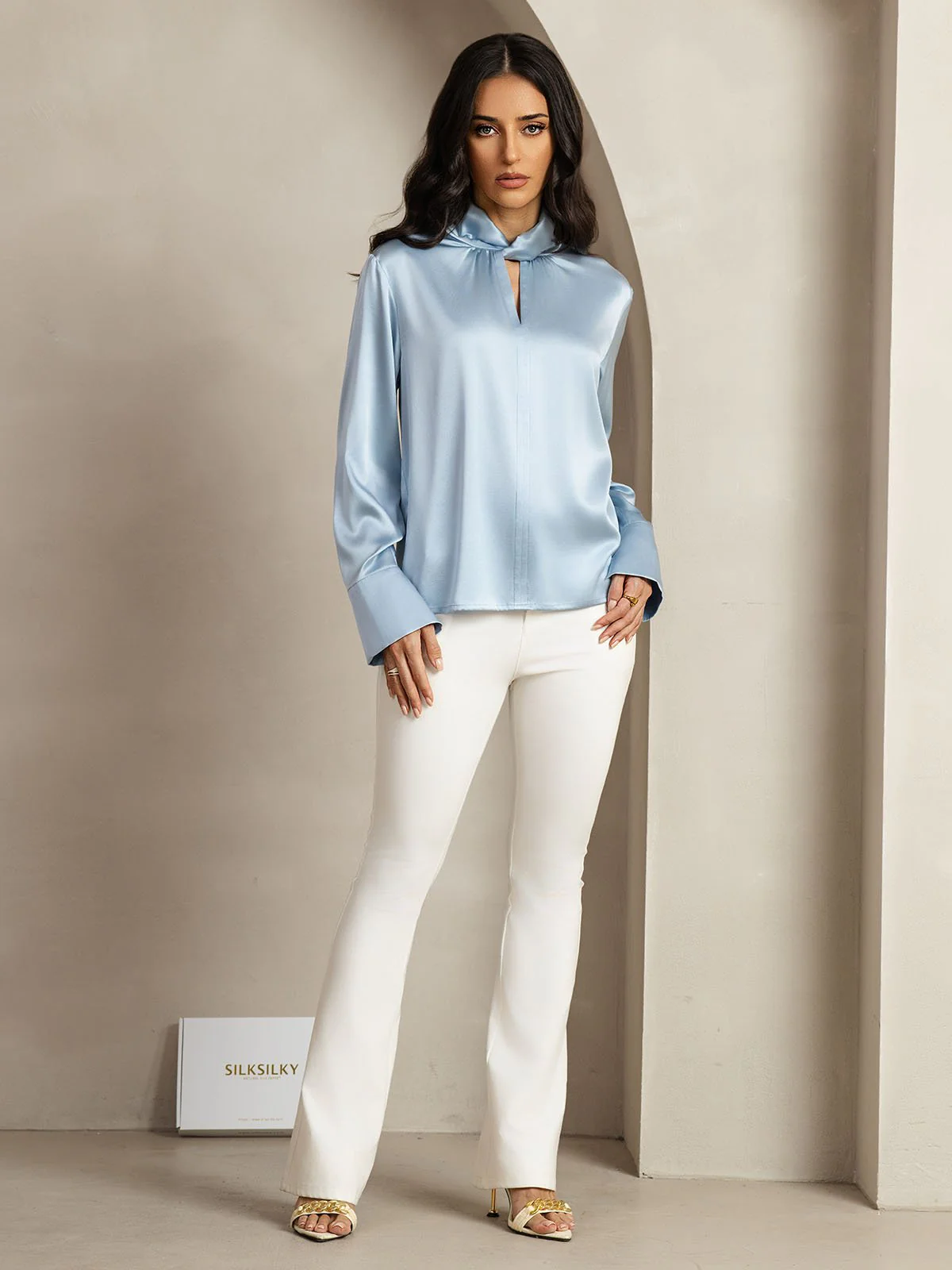 Blusa De Seda 19 Momme Con Escote De Lágrima Y Botones Tipo Perla - Image 11