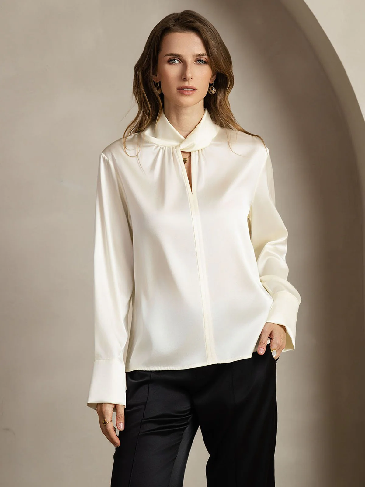 Blusa De Seda 19 Momme Con Escote De Lágrima Y Botones Tipo Perla - Image 14