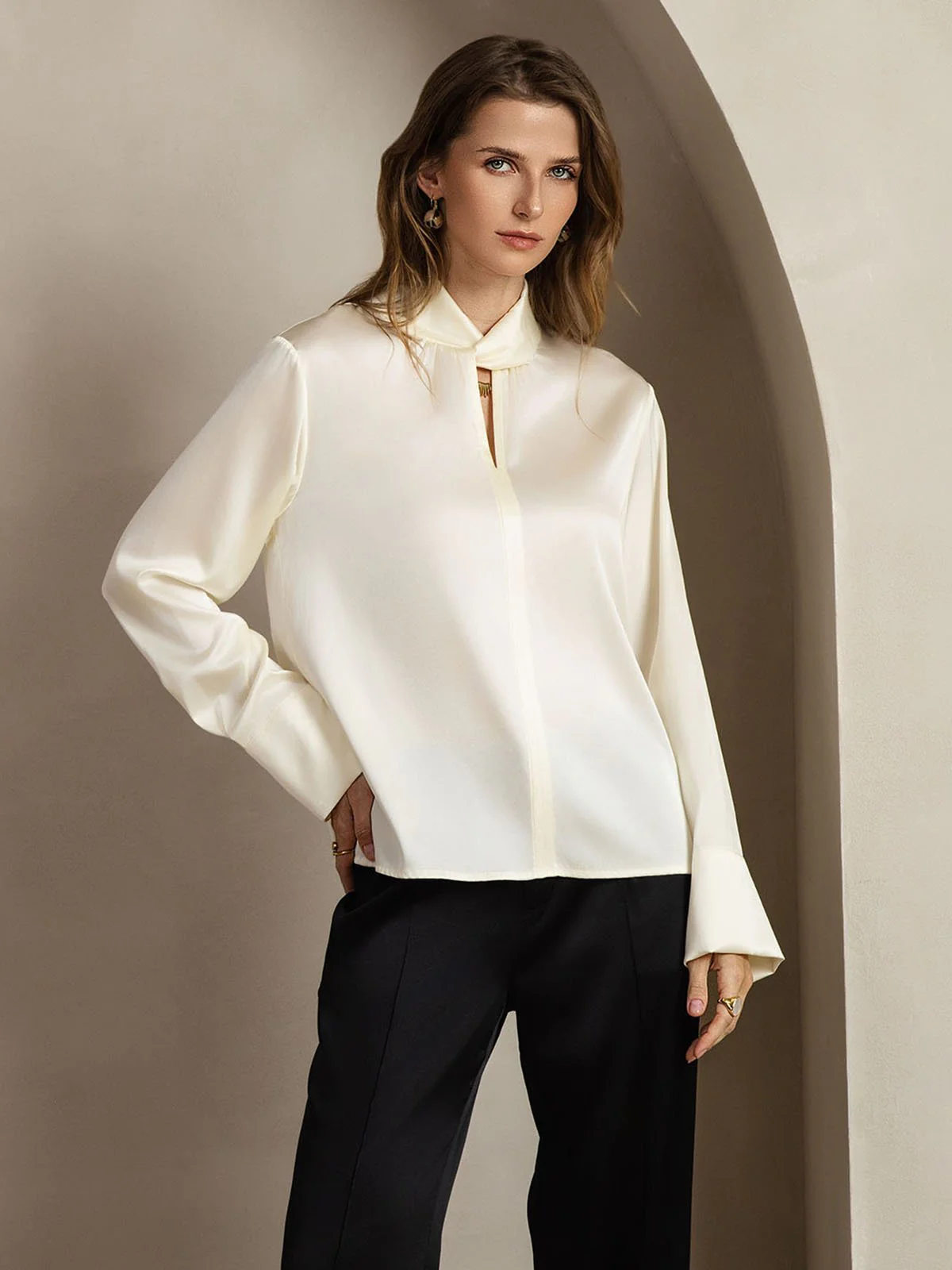 Blusa De Seda 19 Momme Con Escote De Lágrima Y Botones Tipo Perla - Image 21