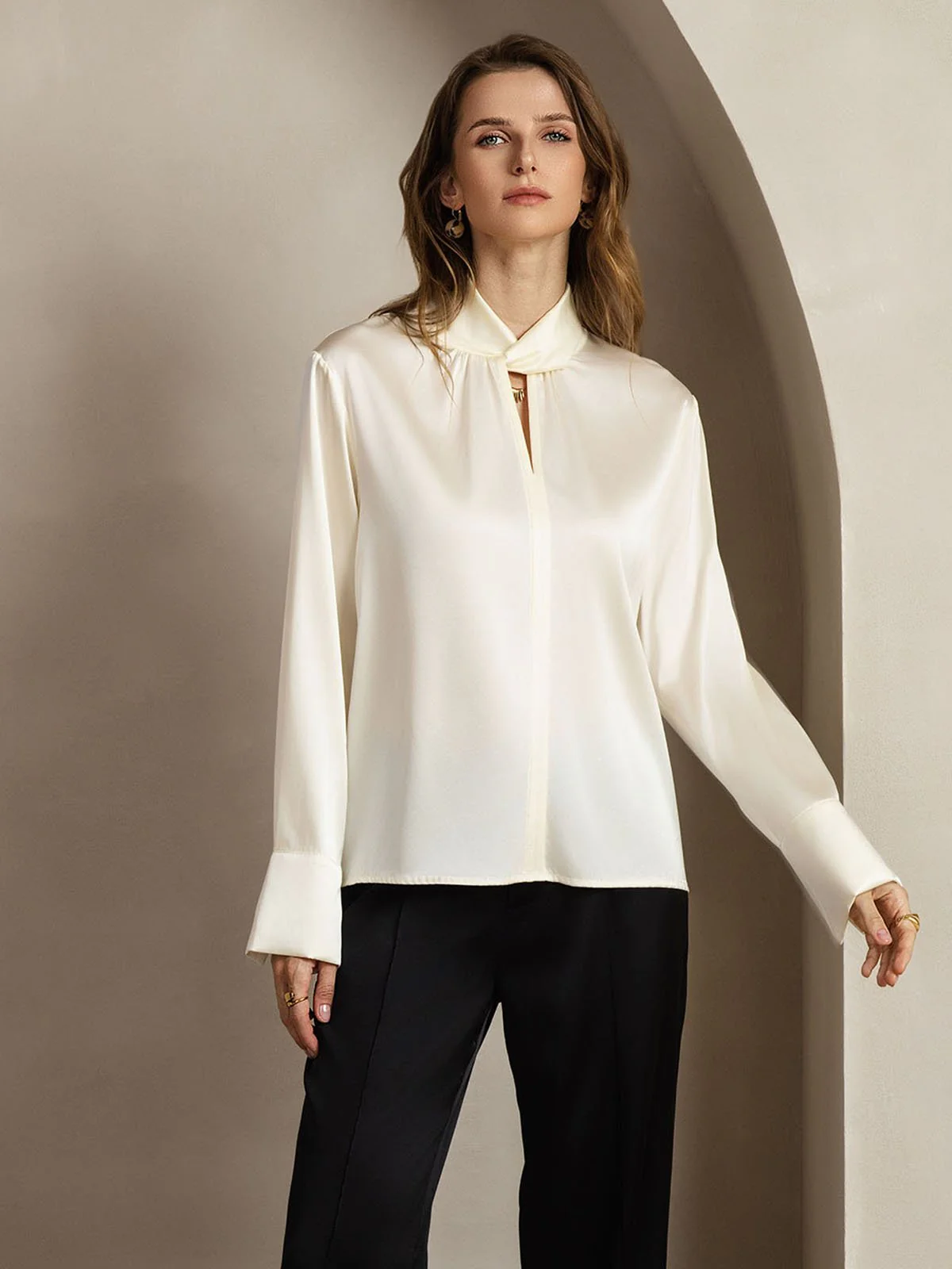 Blusa De Seda 19 Momme Con Escote De Lágrima Y Botones Tipo Perla - Image 22