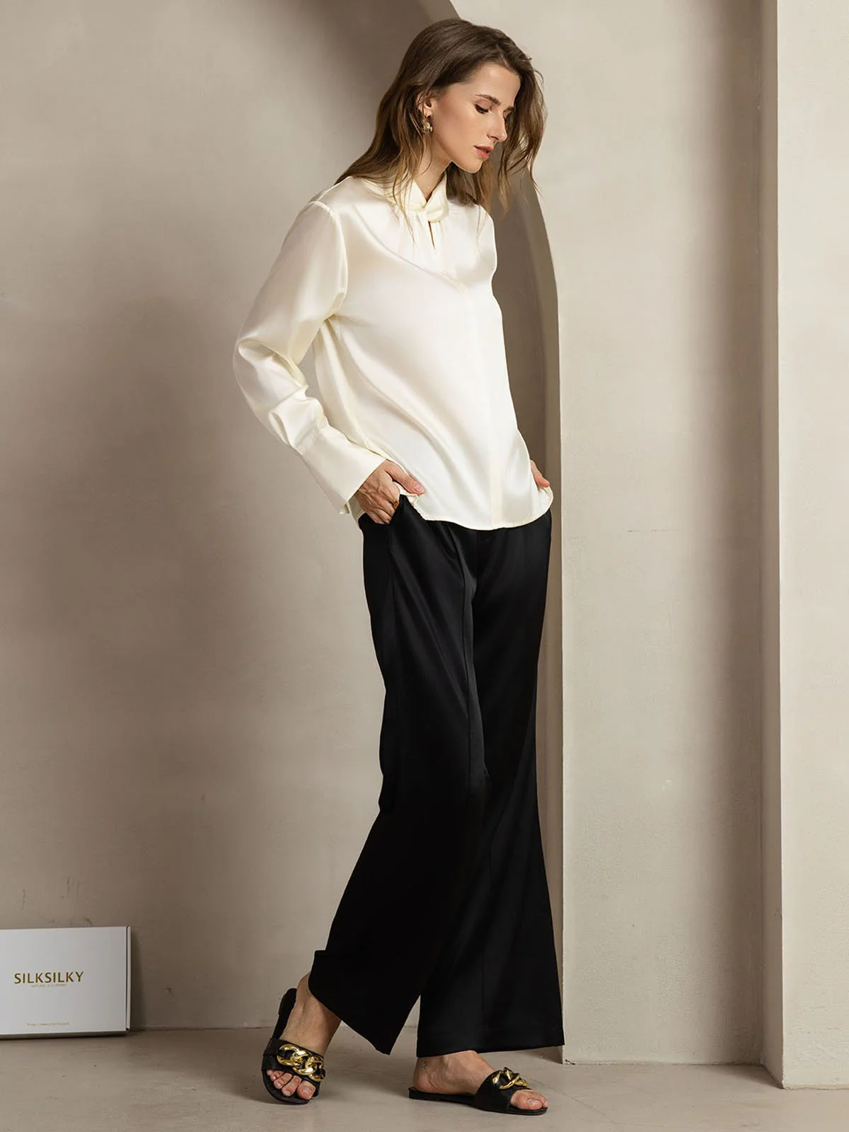 Blusa De Seda 19 Momme Con Escote De Lágrima Y Botones Tipo Perla - Image 24