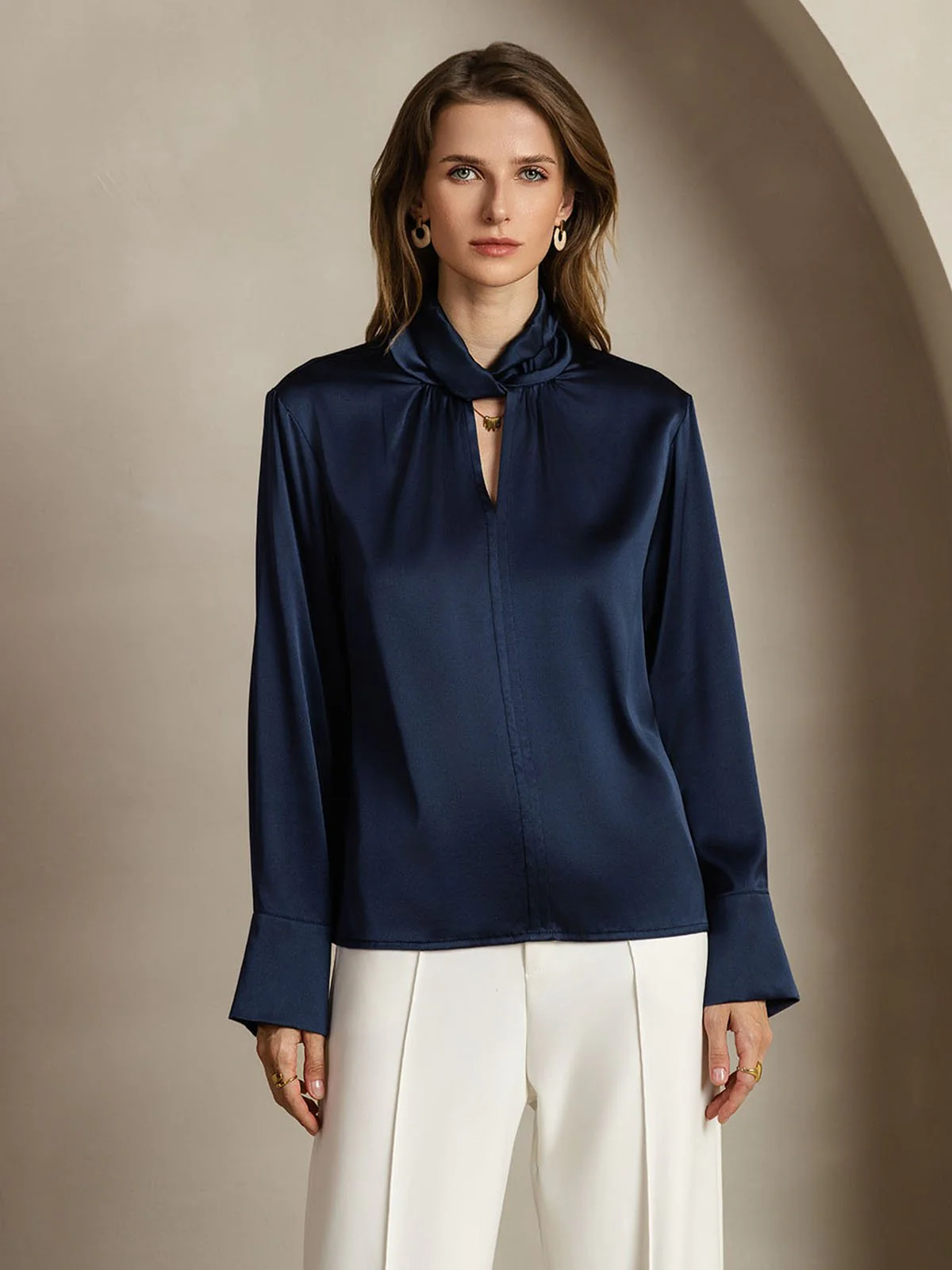 Blusa De Seda 19 Momme Con Escote De Lágrima Y Botones Tipo Perla - Image 25
