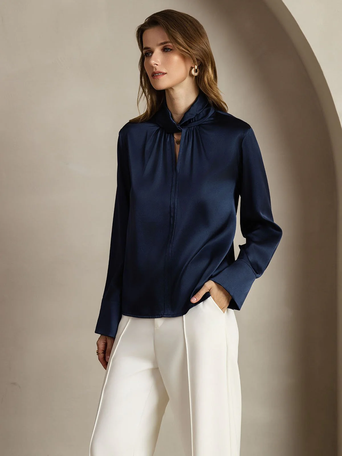 Blusa De Seda 19 Momme Con Escote De Lágrima Y Botones Tipo Perla - Image 27