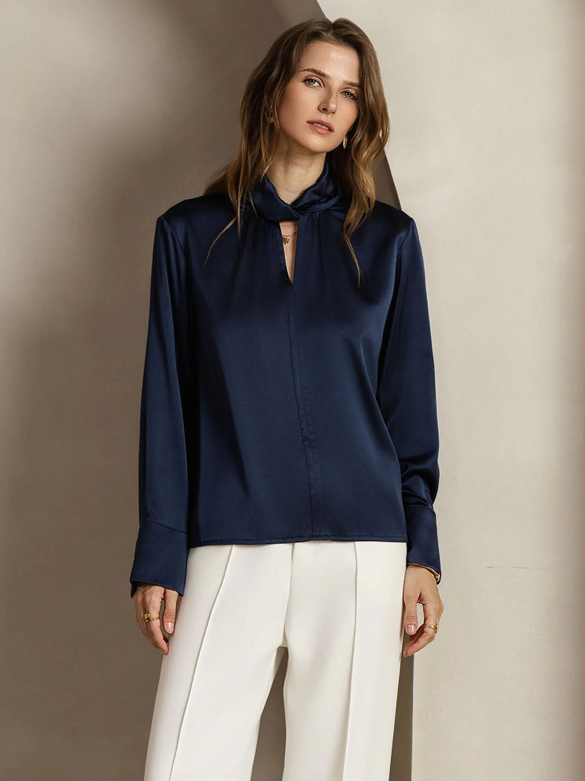 Blusa De Seda 19 Momme Con Escote De Lágrima Y Botones Tipo Perla - Image 29