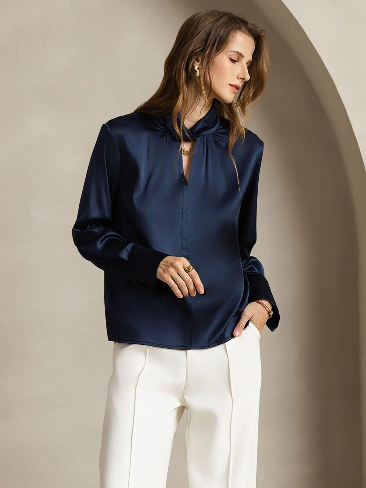 Blusa De Seda 19 Momme Con Escote De Lágrima Y Botones Tipo Perla - Image 30