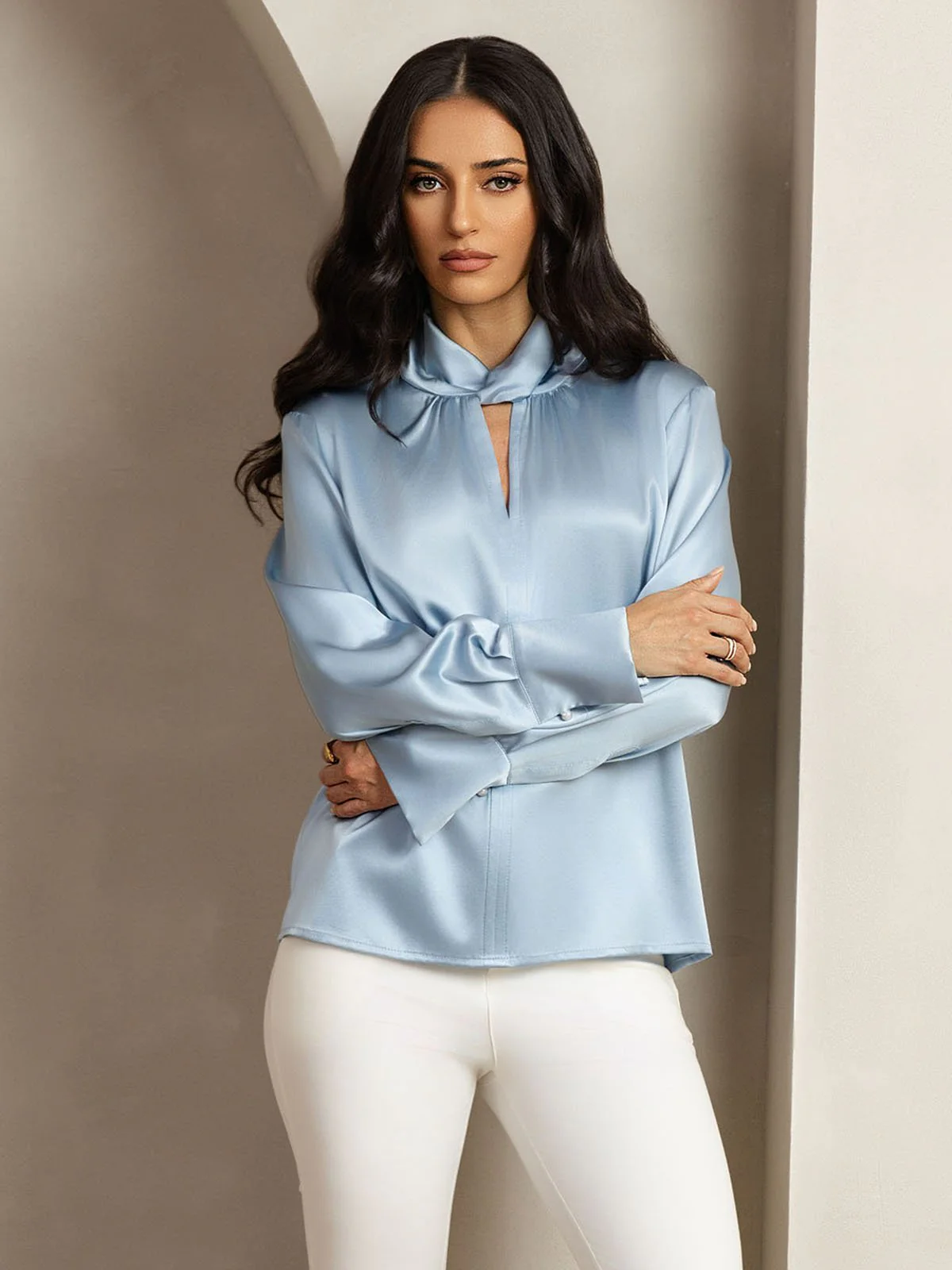 Blusa De Seda 19 Momme Con Escote De Lágrima Y Botones Tipo Perla - Image 6