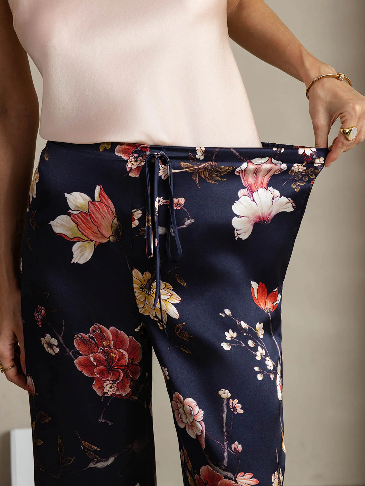 Pantalones De Mujer De Pierna Ancha De Seda 19Momme Azul Marino Con Estampado Floral Y Bolsillos Laterales - Image 4
