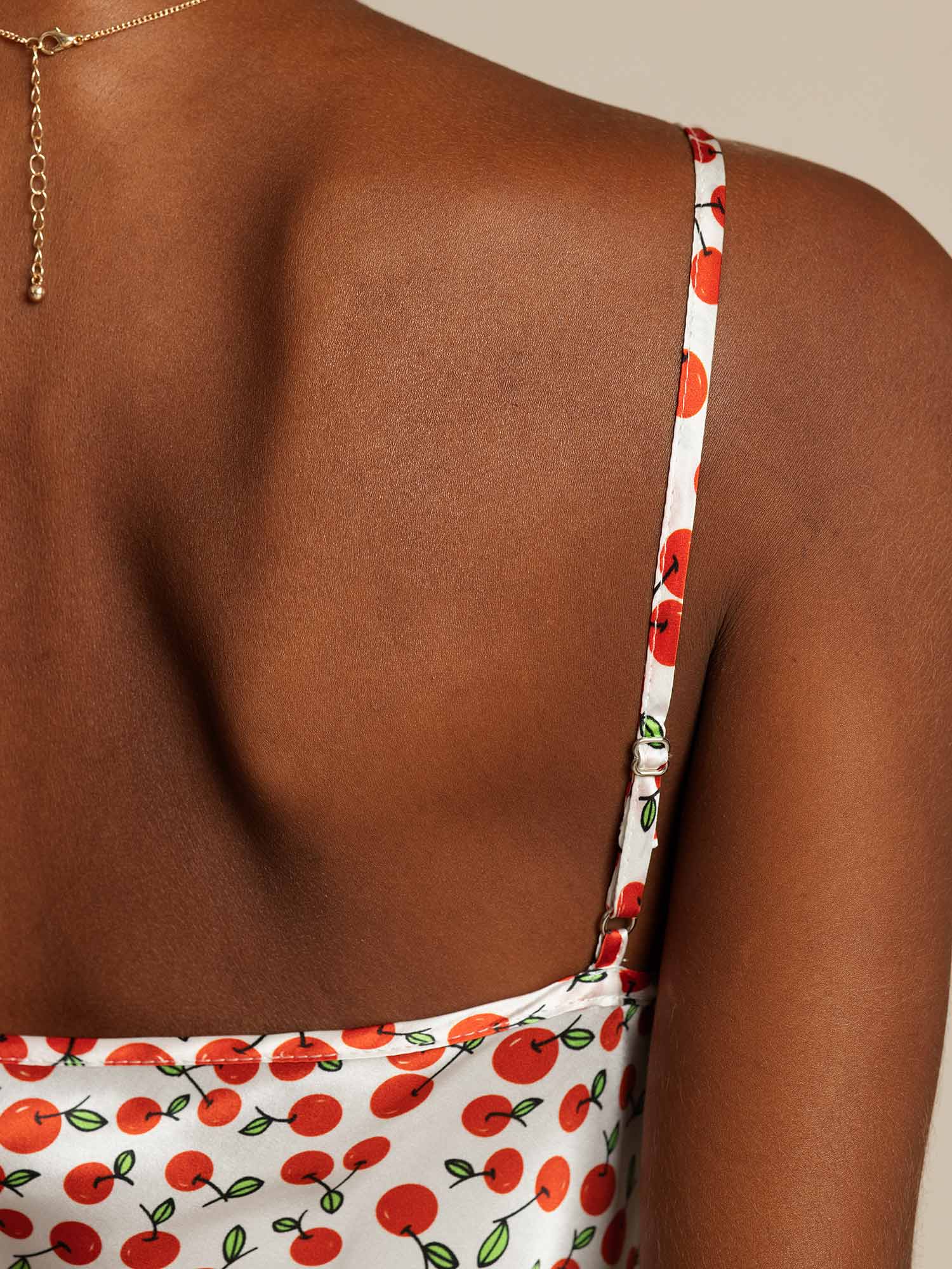 Vestido Corto de Seda con Tirantes Espagueti y Estampado de Cereza - Image 4
