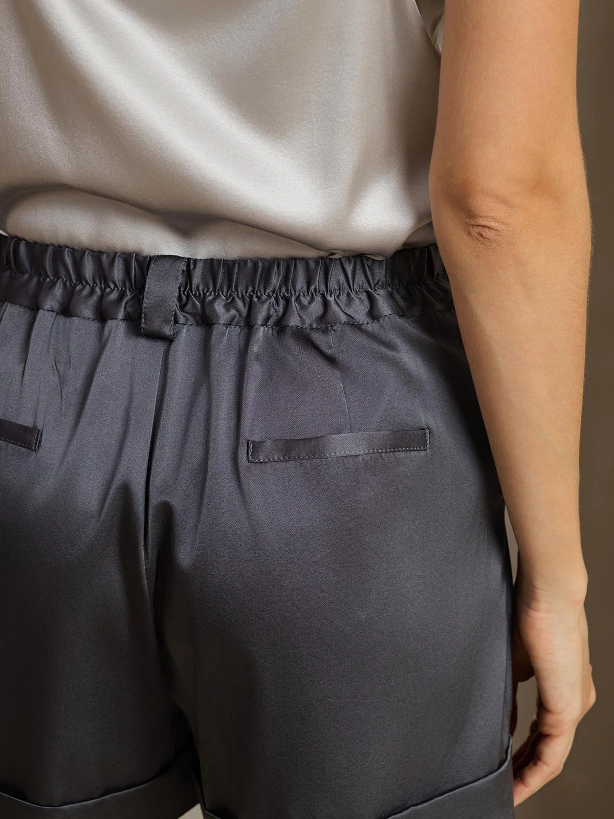 19Momme Seda Pantalones Cortos De Mujer Con Dobladillo Y Diseño De Bolsillos Laterales - Image 5