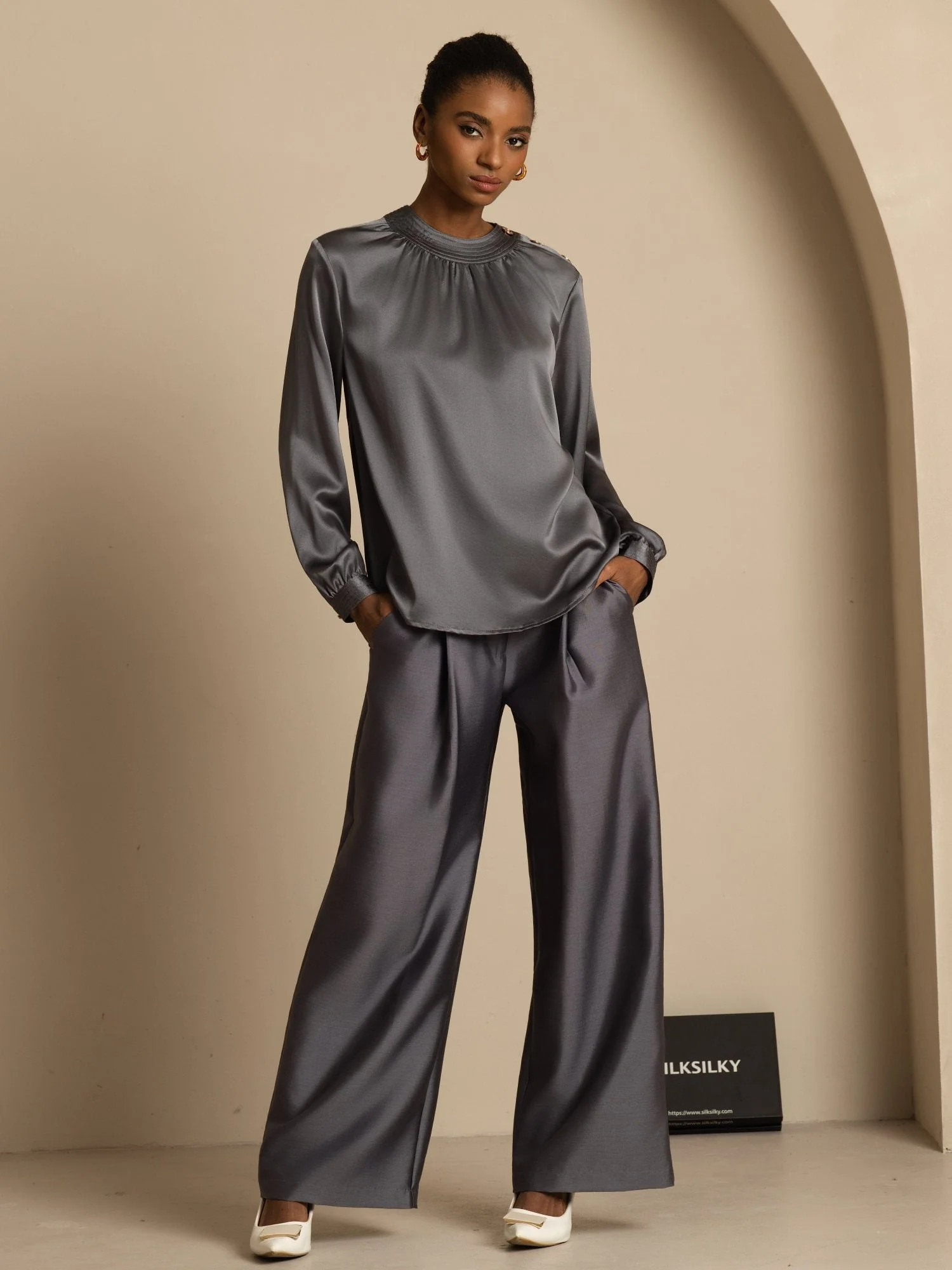 Blusa de Seda 19Momme para Mujer con Cuello Fruncido y Mangas Largas - Image 10