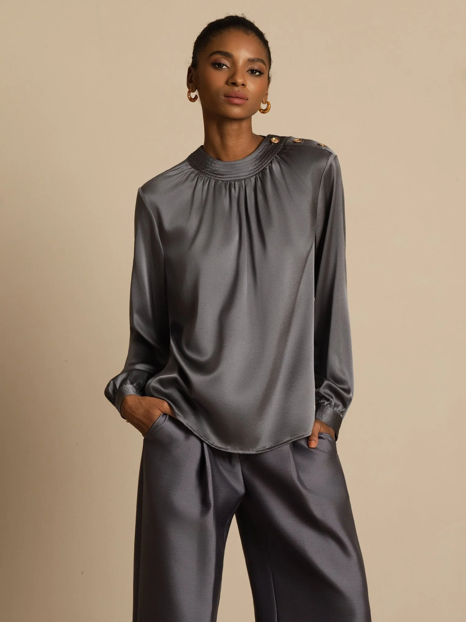 Blusa de Seda 19Momme para Mujer con Cuello Fruncido y Mangas Largas - Image 11
