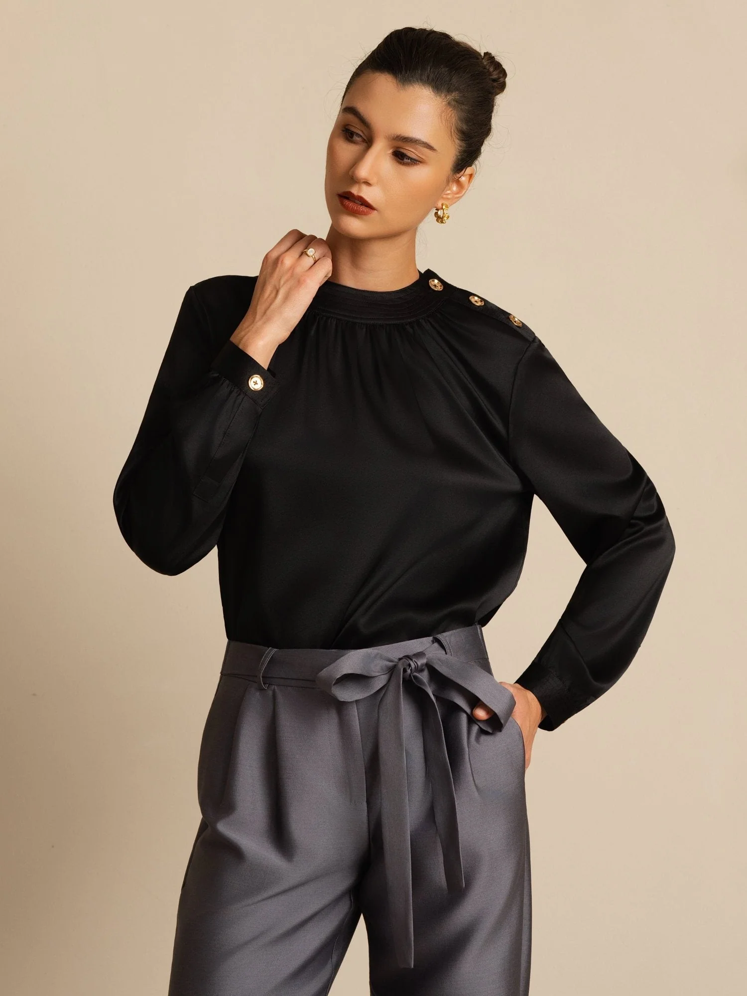 Blusa de Seda 19Momme para Mujer con Cuello Fruncido y Mangas Largas - Image 16