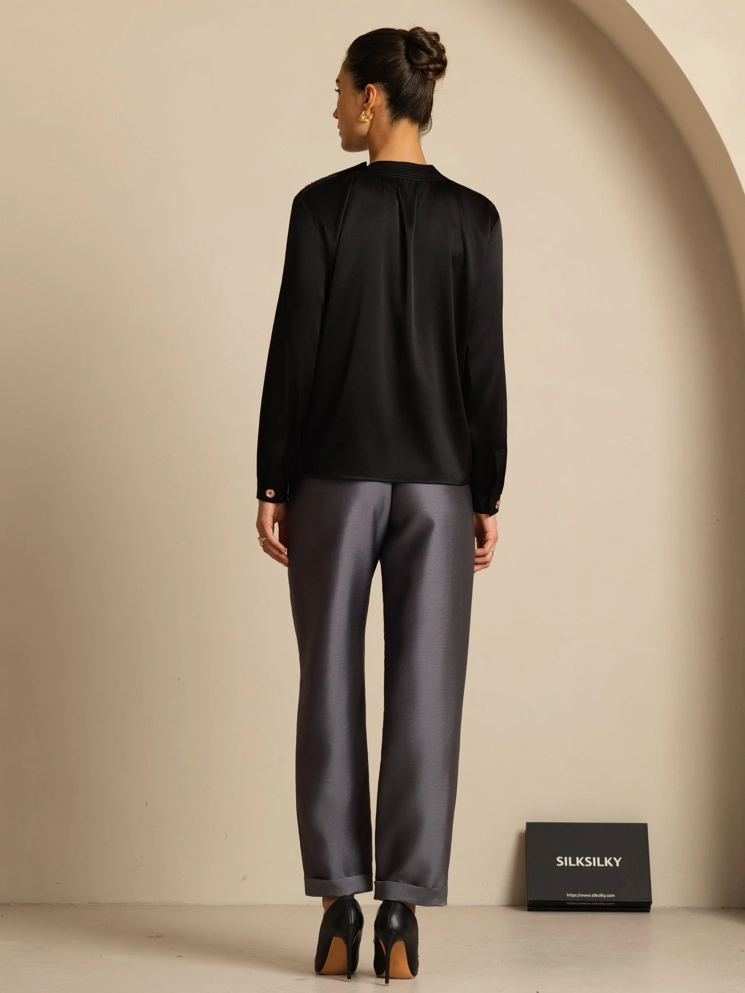 Blusa de Seda 19Momme para Mujer con Cuello Fruncido y Mangas Largas - Image 17