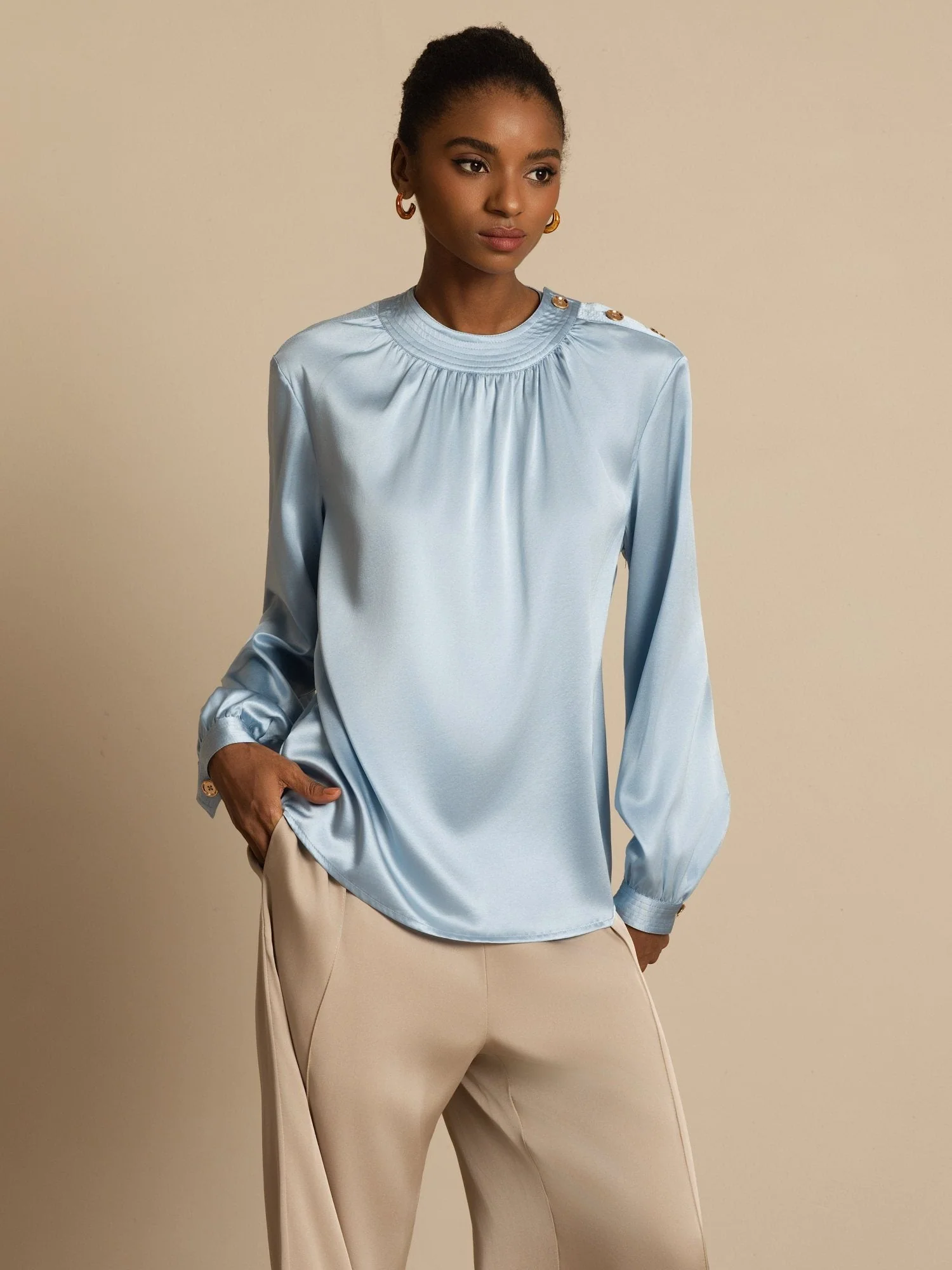 Blusa de Seda 19Momme para Mujer con Cuello Fruncido y Mangas Largas - Image 3