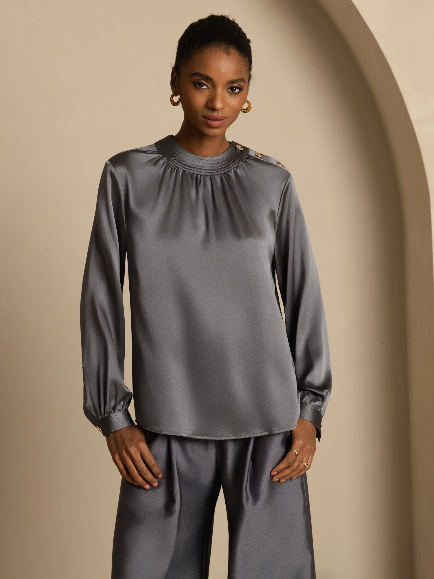 Blusa de Seda 19Momme para Mujer con Cuello Fruncido y Mangas Largas - Image 8
