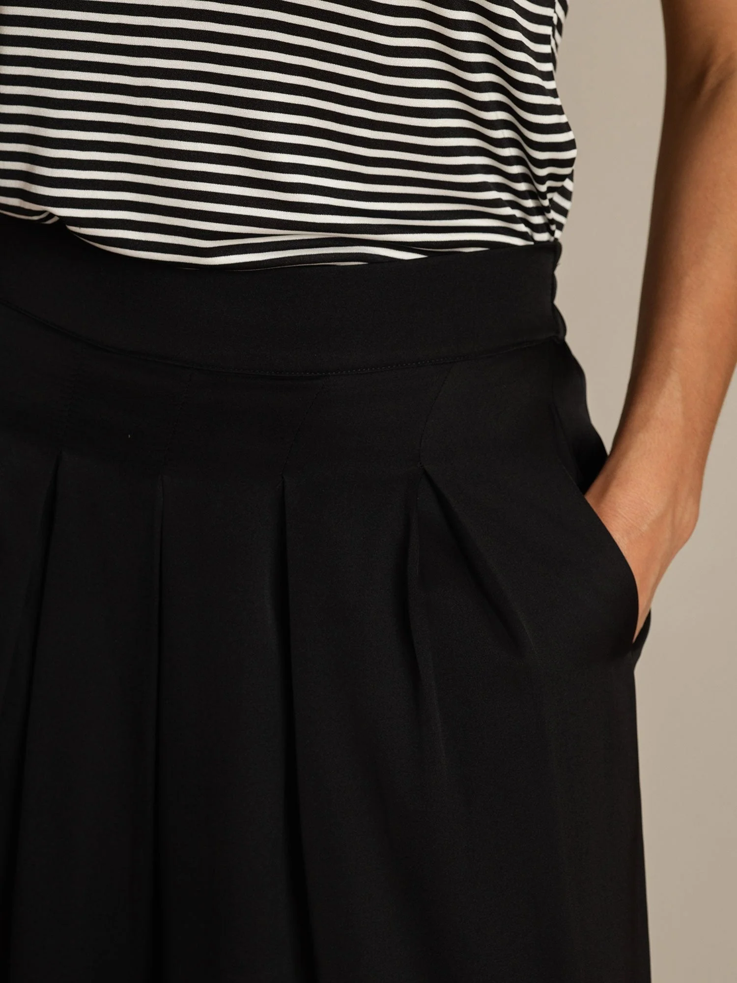 Pantalón Capri Mujer Seda 19Momme Cintura Alta Plisado Pierna Ancha - Image 4