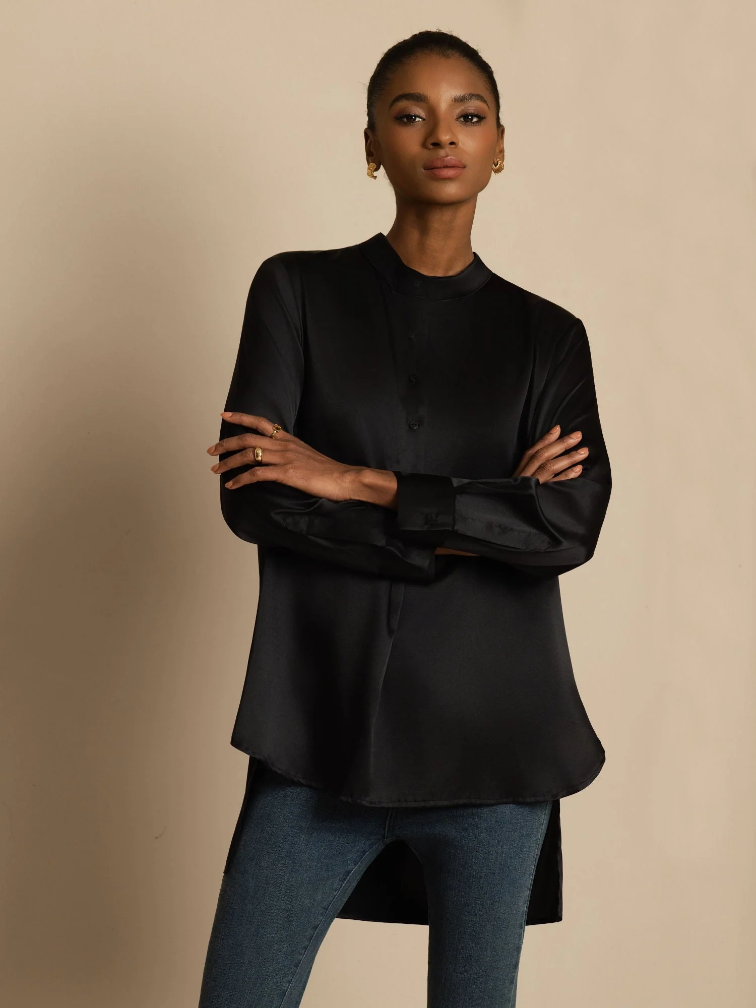 Blusa de mujer de seda 19Momme con Stand Collar High-Low y detalles de botones - Image 20