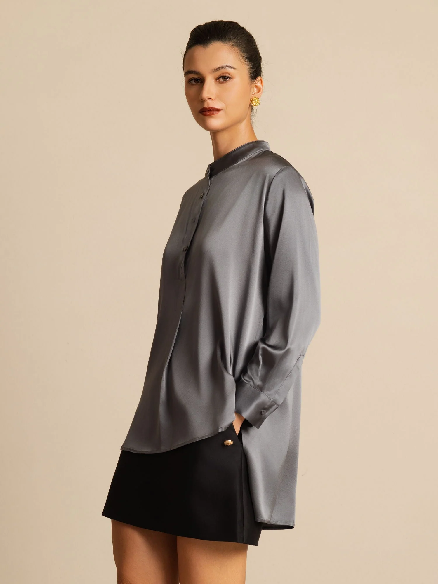 Blusa de mujer de seda 19Momme con Stand Collar High-Low y detalles de botones - Image 28