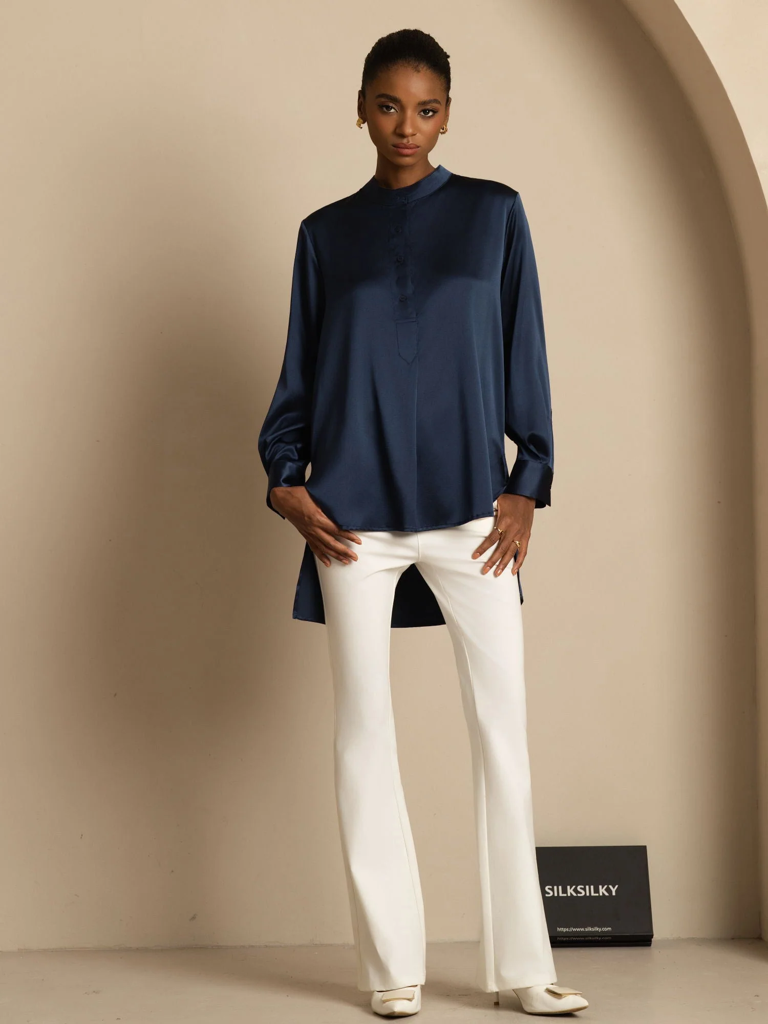 Blusa de mujer de seda 19Momme con Stand Collar High-Low y detalles de botones - Image 8