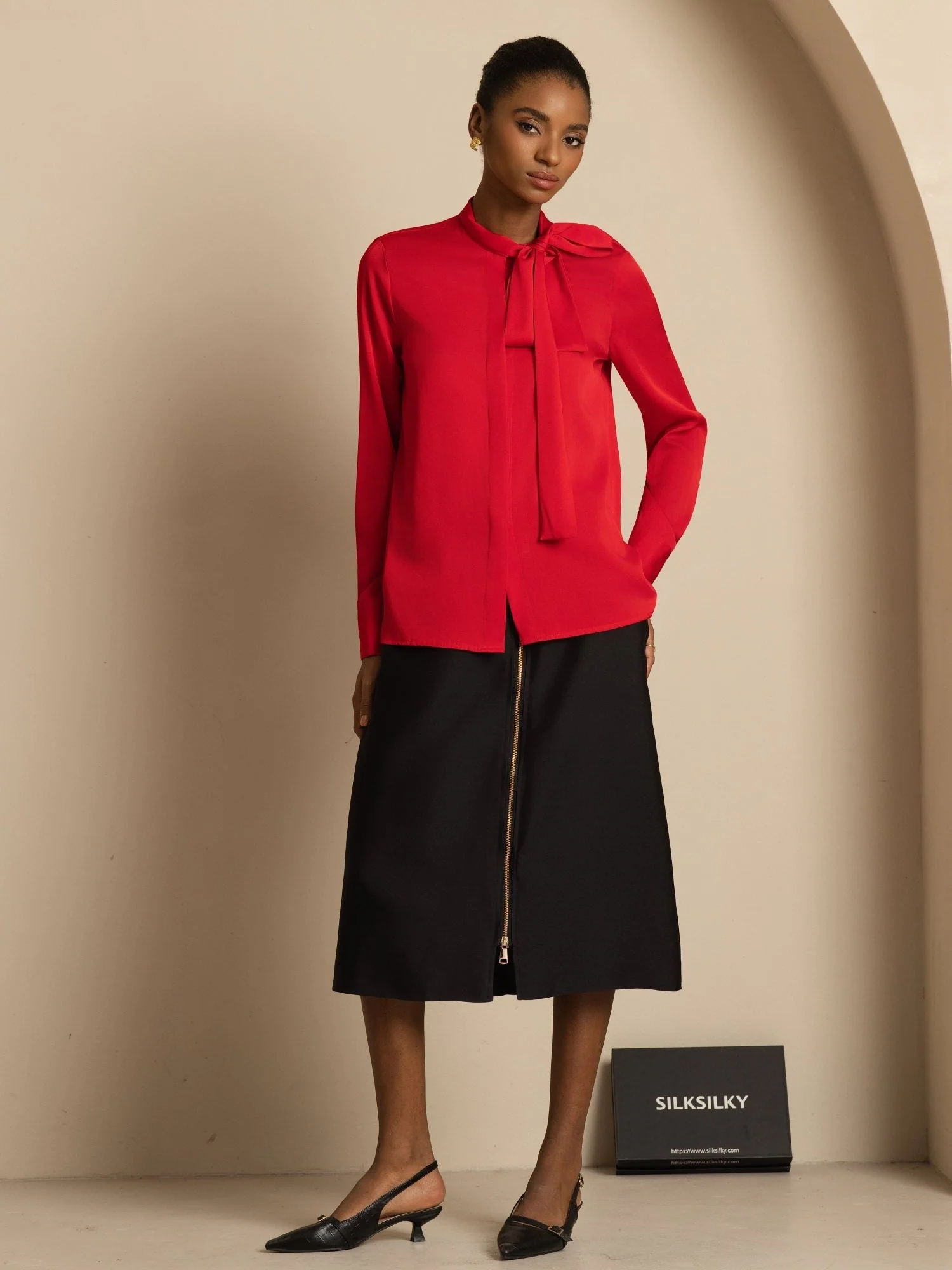 Blusa de Mujer en Seda 19Momme con Tie Neck Manga Larga - Image 12