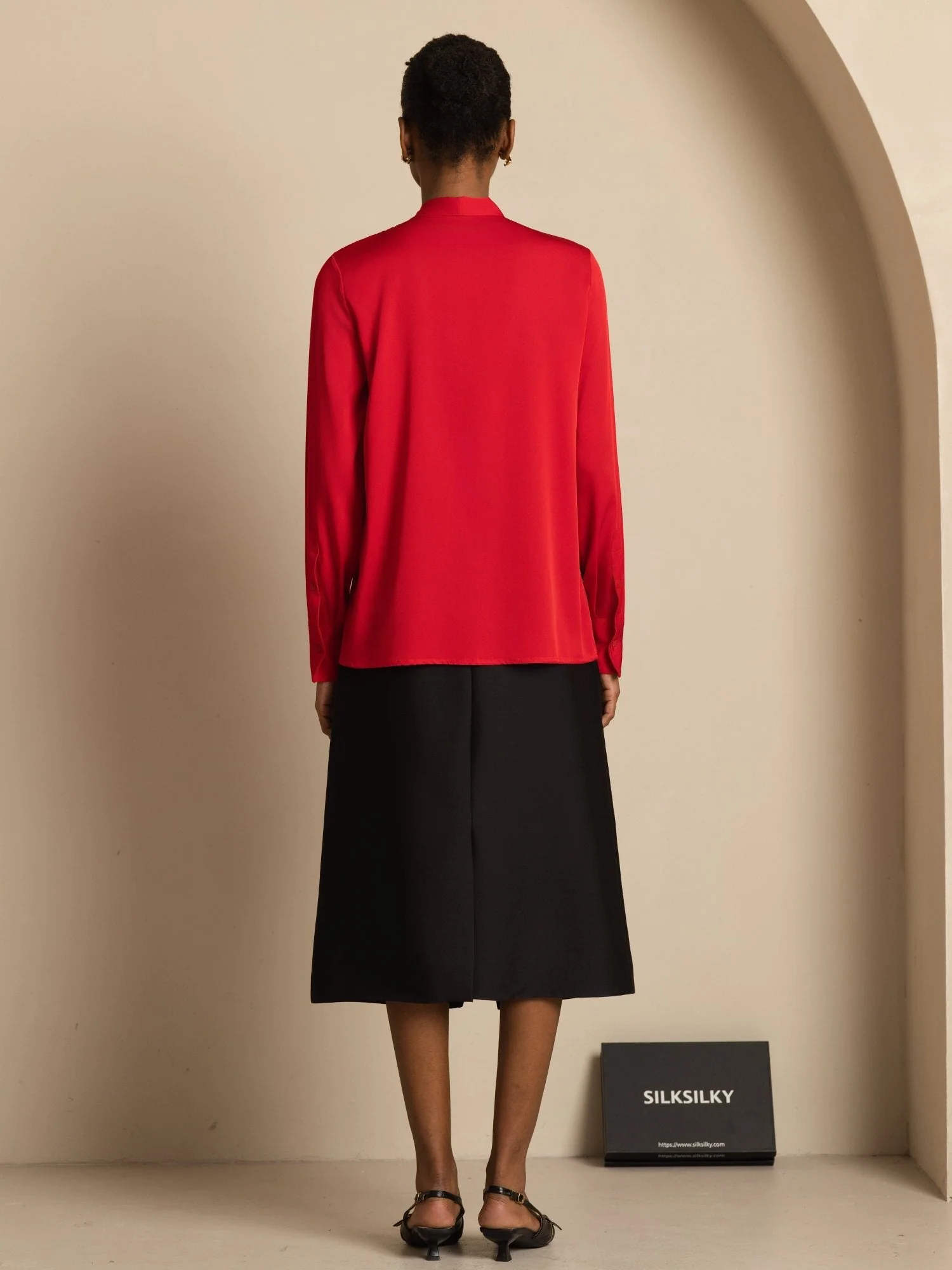 Blusa de Mujer en Seda 19Momme con Tie Neck Manga Larga - Image 13