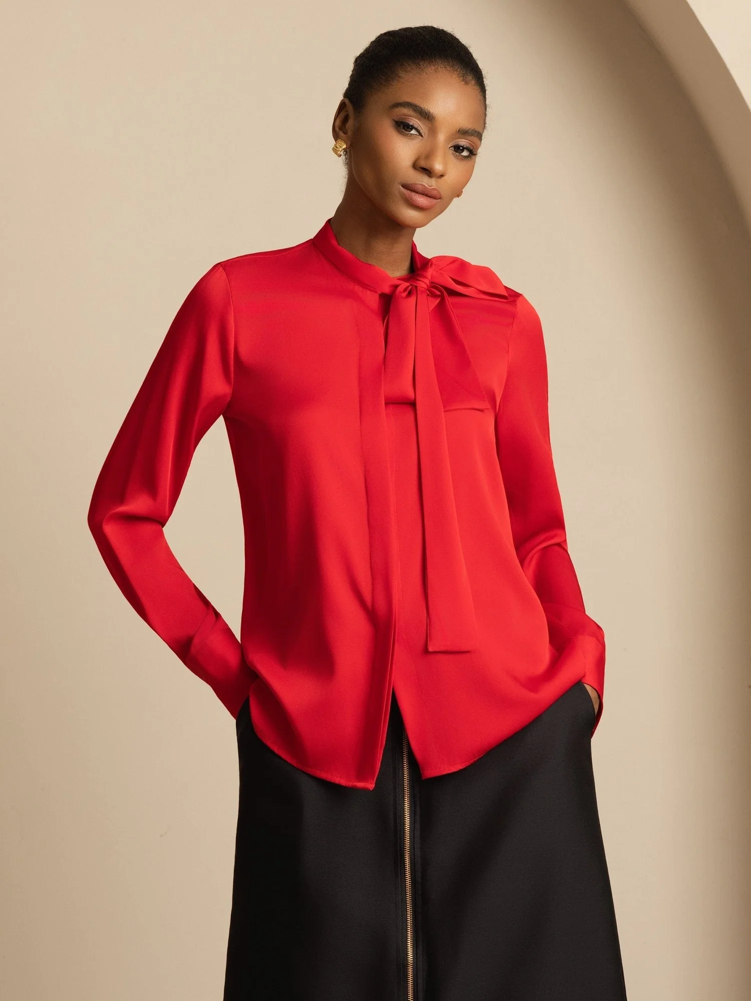 Blusa de Mujer en Seda 19Momme con Tie Neck Manga Larga - Image 14