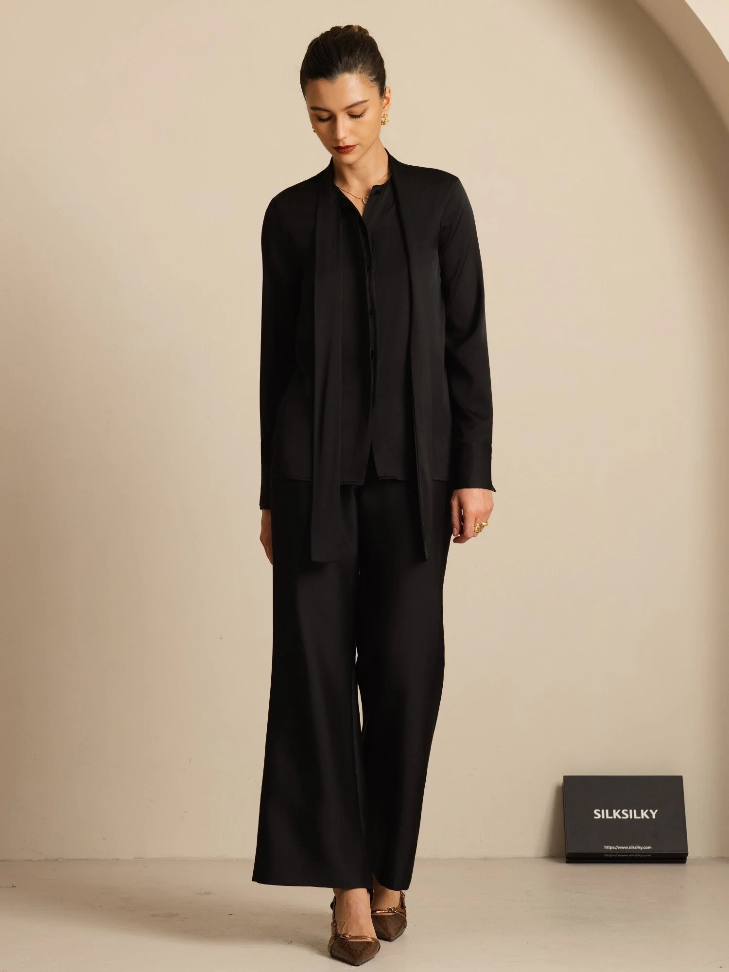 Blusa de Mujer en Seda 19Momme con Tie Neck Manga Larga - Image 9