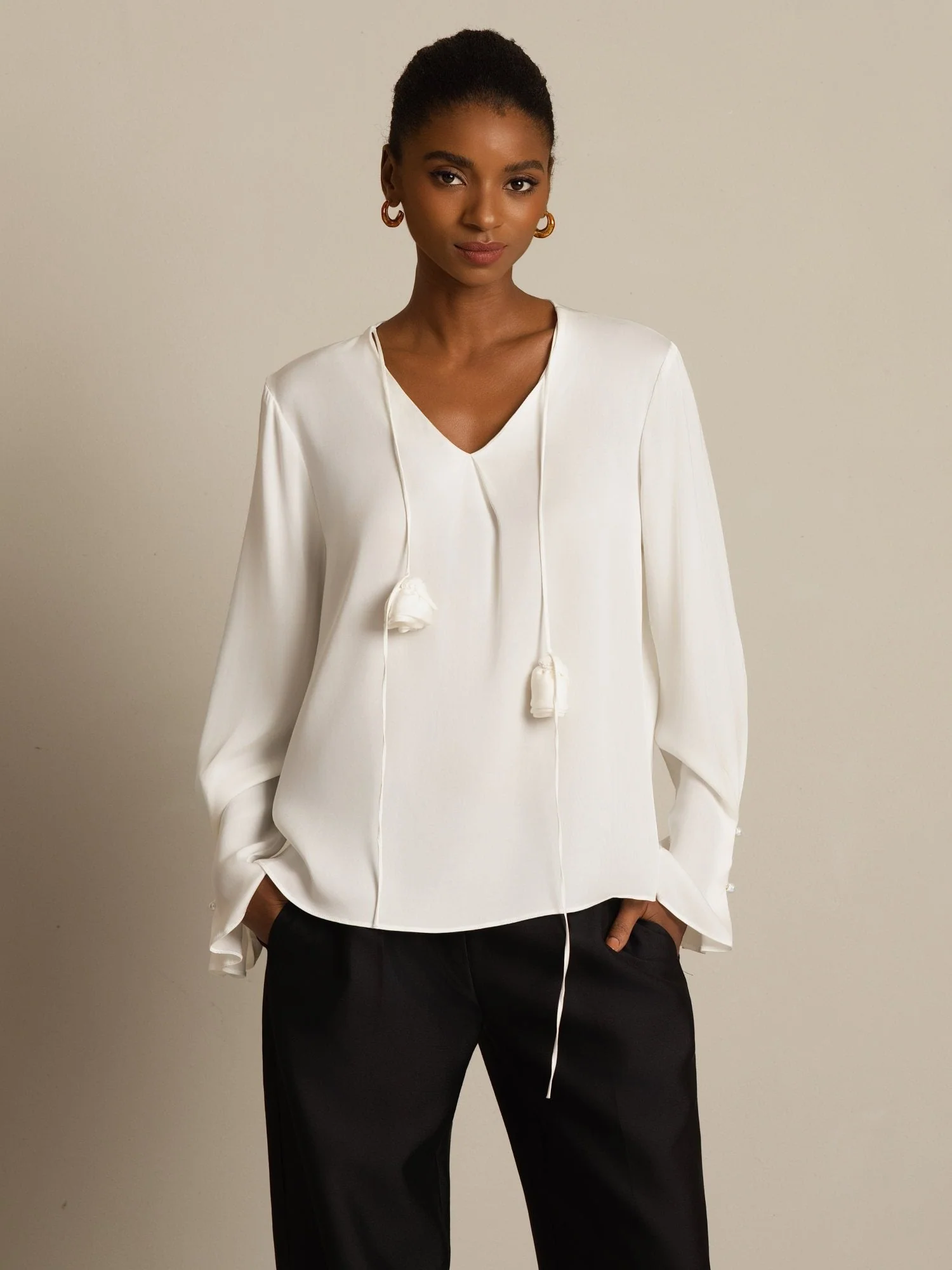 Blusa De Seda Para Mujer 19Momme Con Cuello En V De Manga Larga Con Detalle De Rosa 3D - Image 3