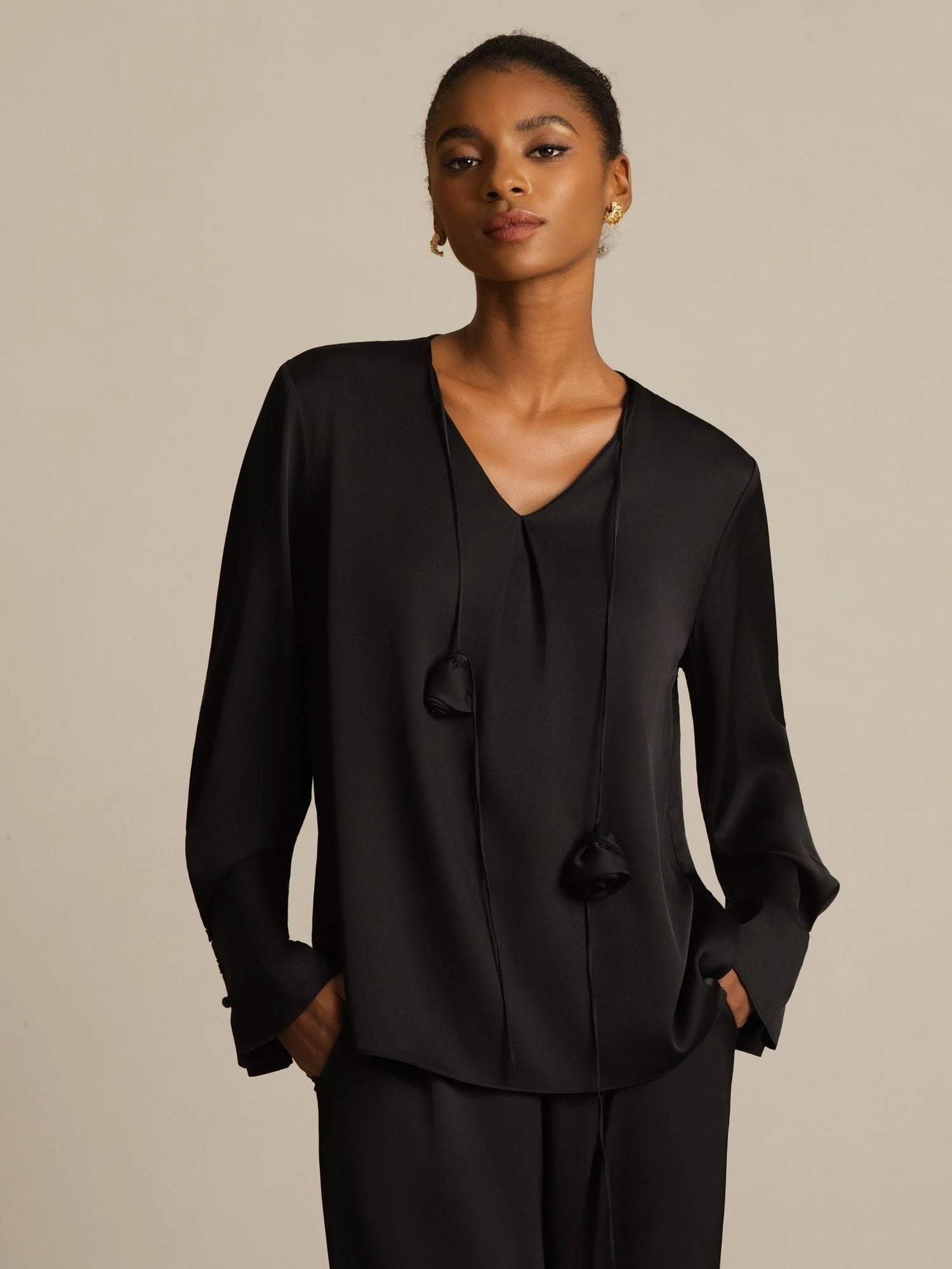 Blusa De Seda Para Mujer 19Momme Con Cuello En V De Manga Larga Con Detalle De Rosa 3D - Image 9