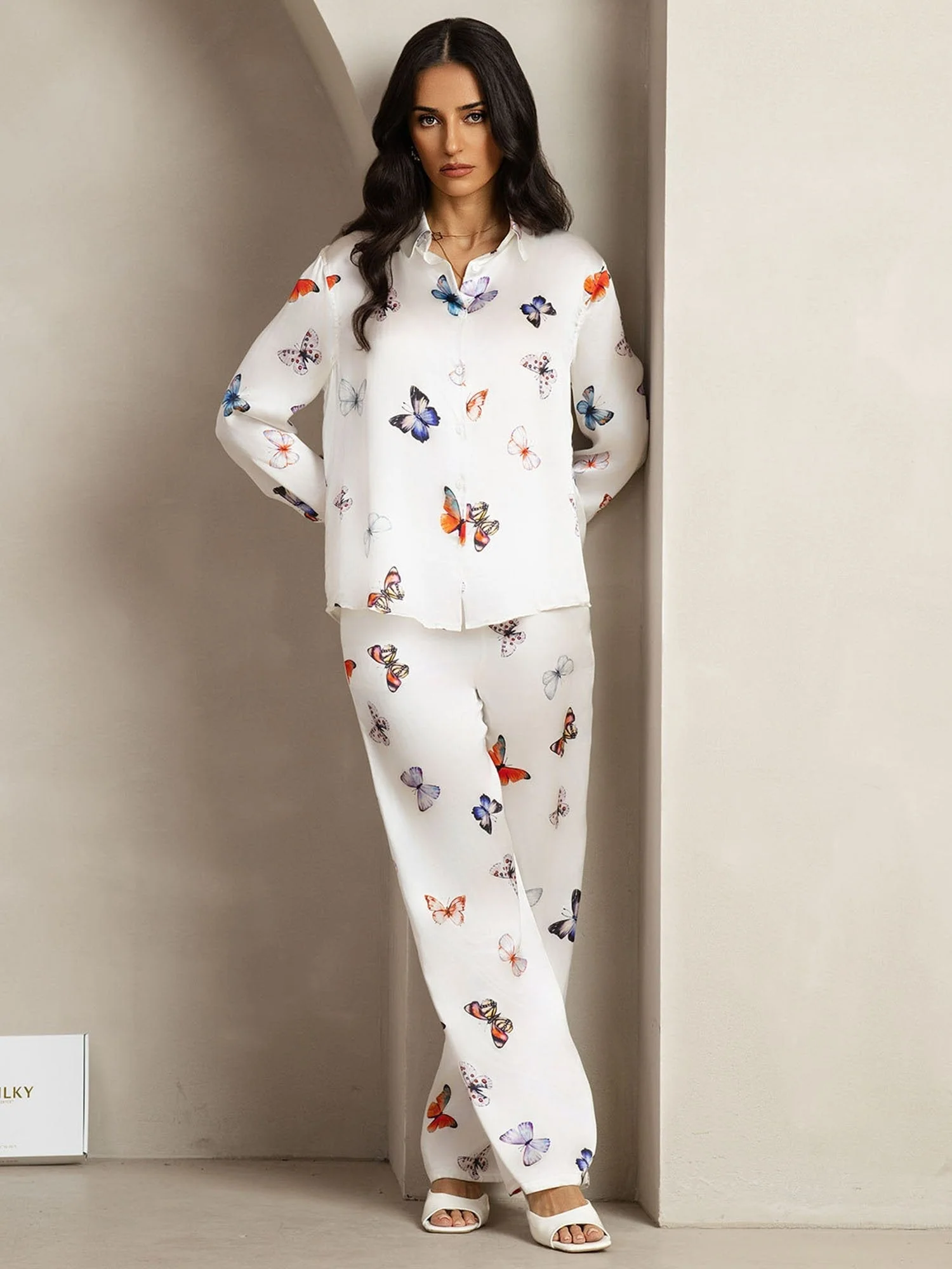 Conjunto Camisa Abotonada Y Pantalón De Pierna Ancha De Seda Para Mujeres 19Momme Estampado Mariposa Blanco - Image 3