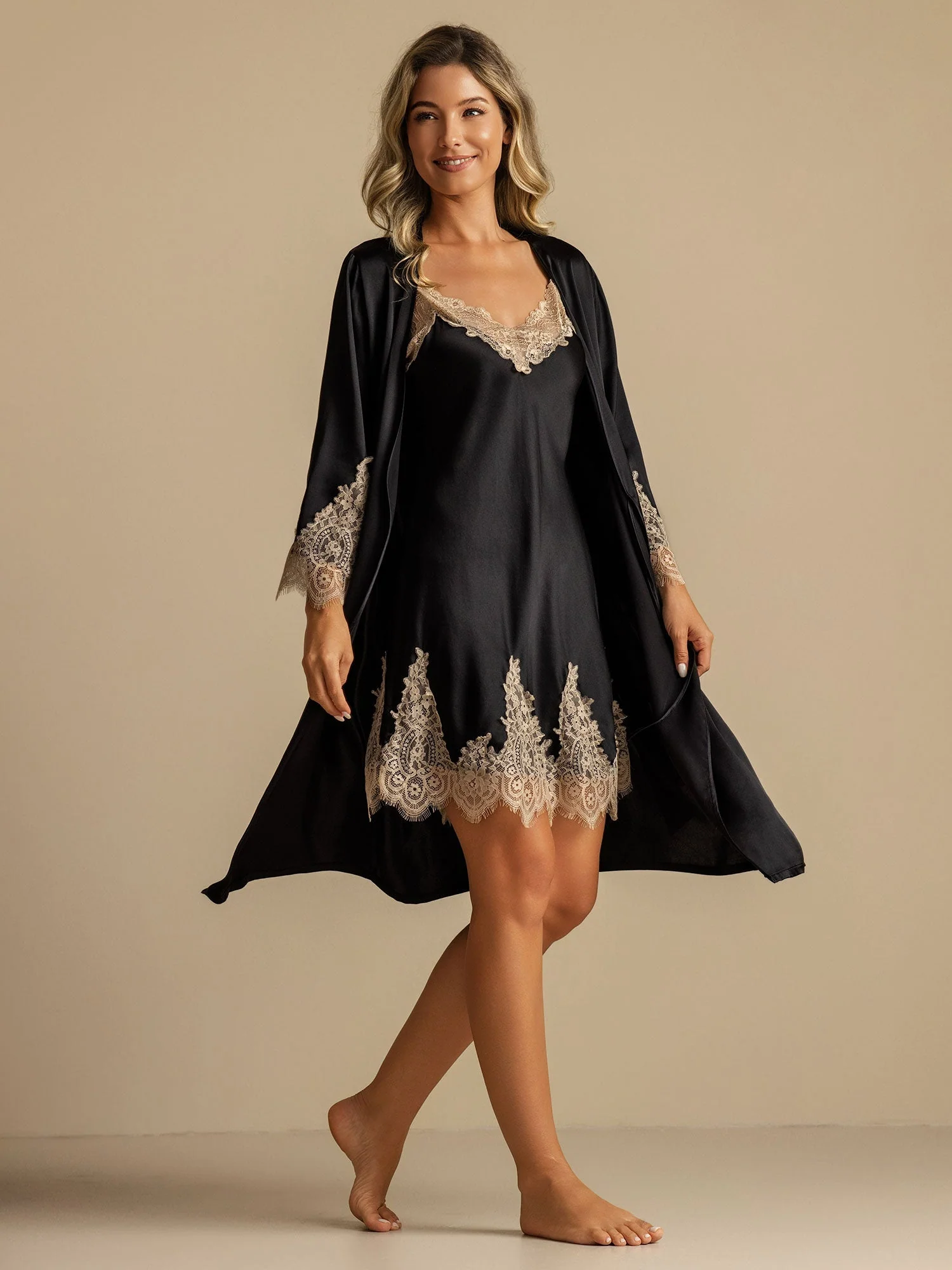 Conjunto De Seda Pura Con Camisón Corto De Cuello En V Y Bata Con Encaje - Image 11
