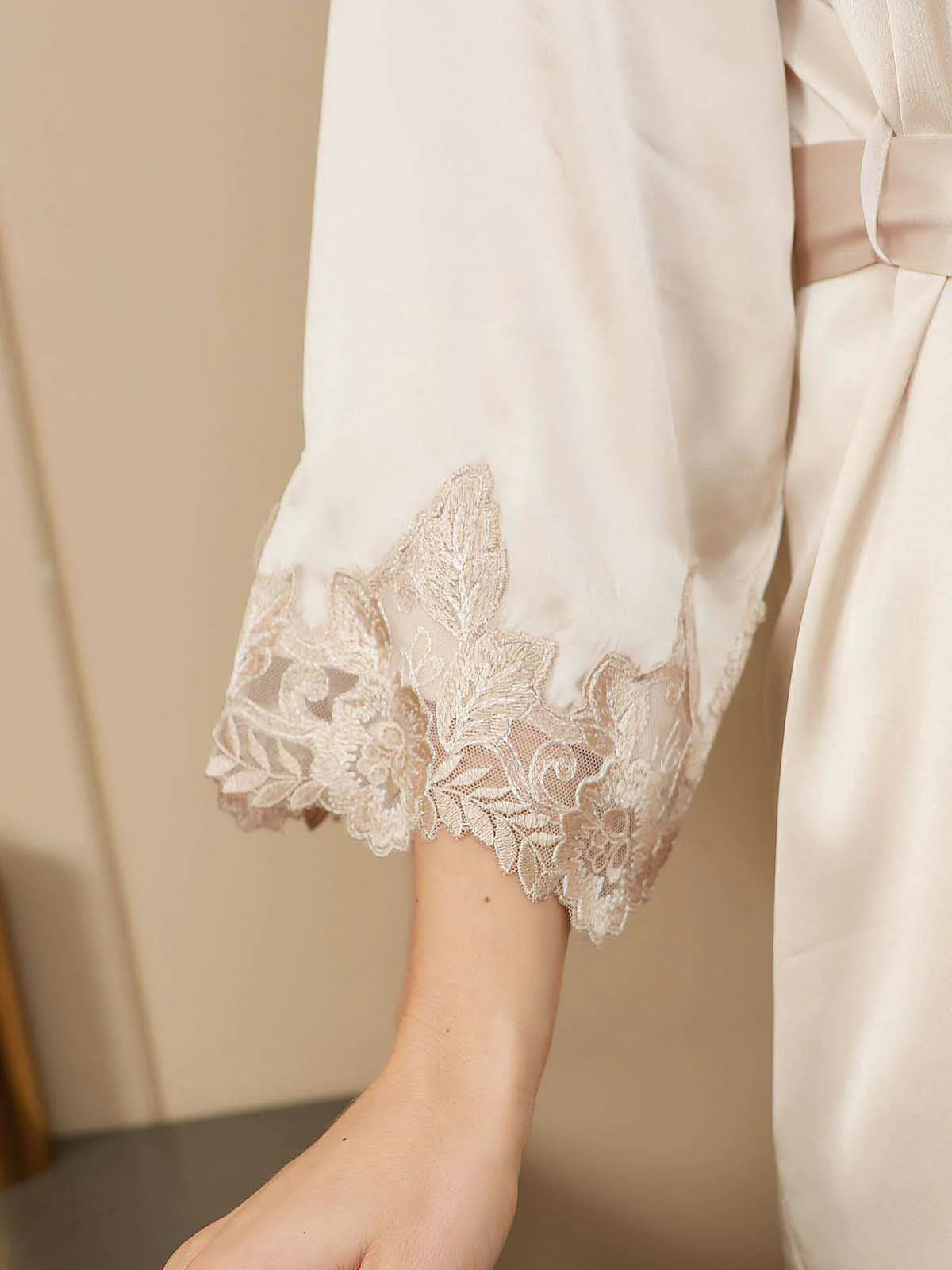 Camisón De Pura Seda Con Tirantes Finos Y Encaje Y Bata Set - Image 10