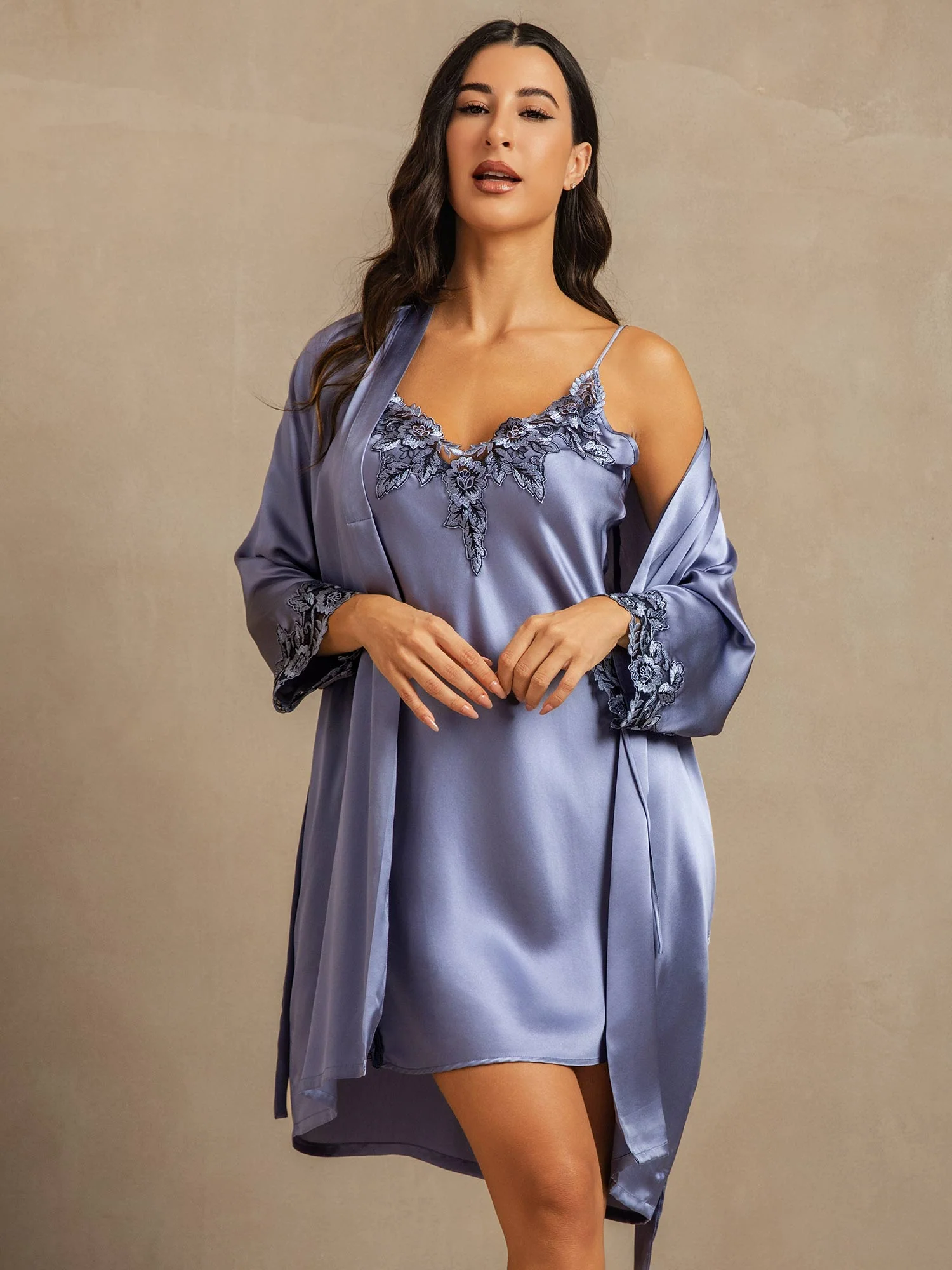 Camisón De Pura Seda Con Tirantes Finos Y Encaje Y Bata Set - Image 13