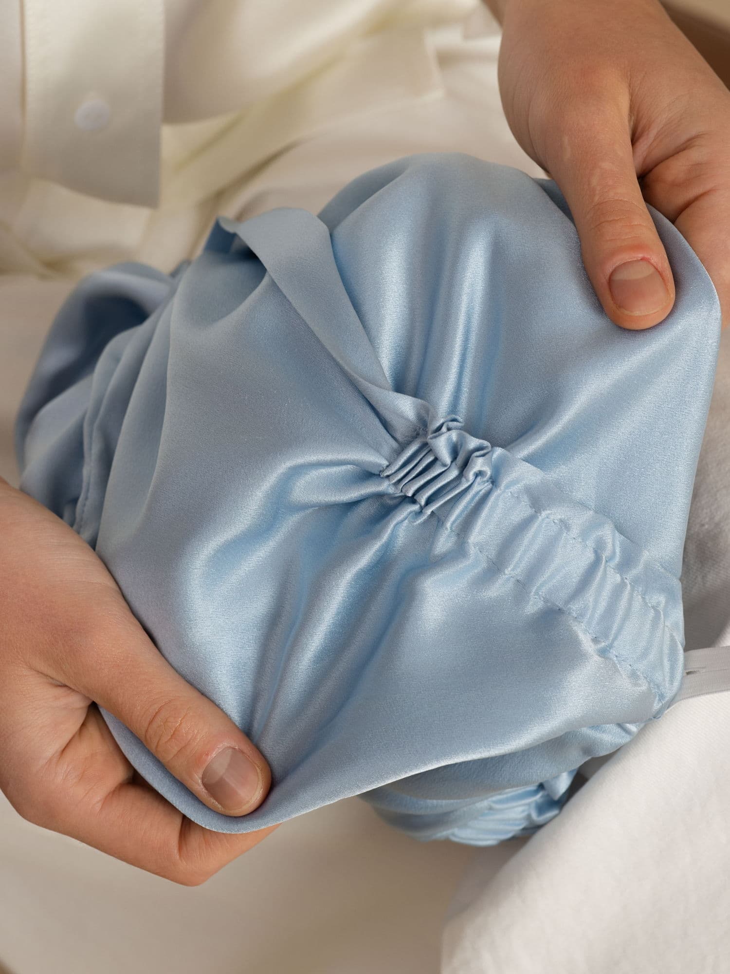 Gorro para el cabello de seda pura de 22Momme con nudo frontal y botón ajustable - Image 15