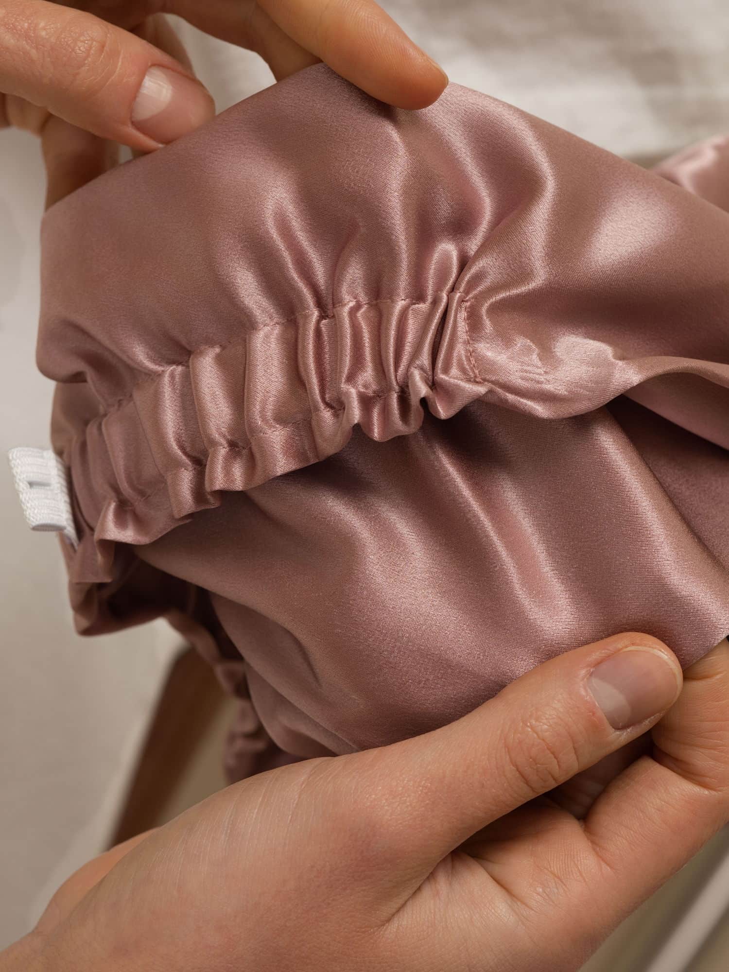 Gorro para el cabello de seda pura de 22Momme con nudo frontal y botón ajustable - Image 5