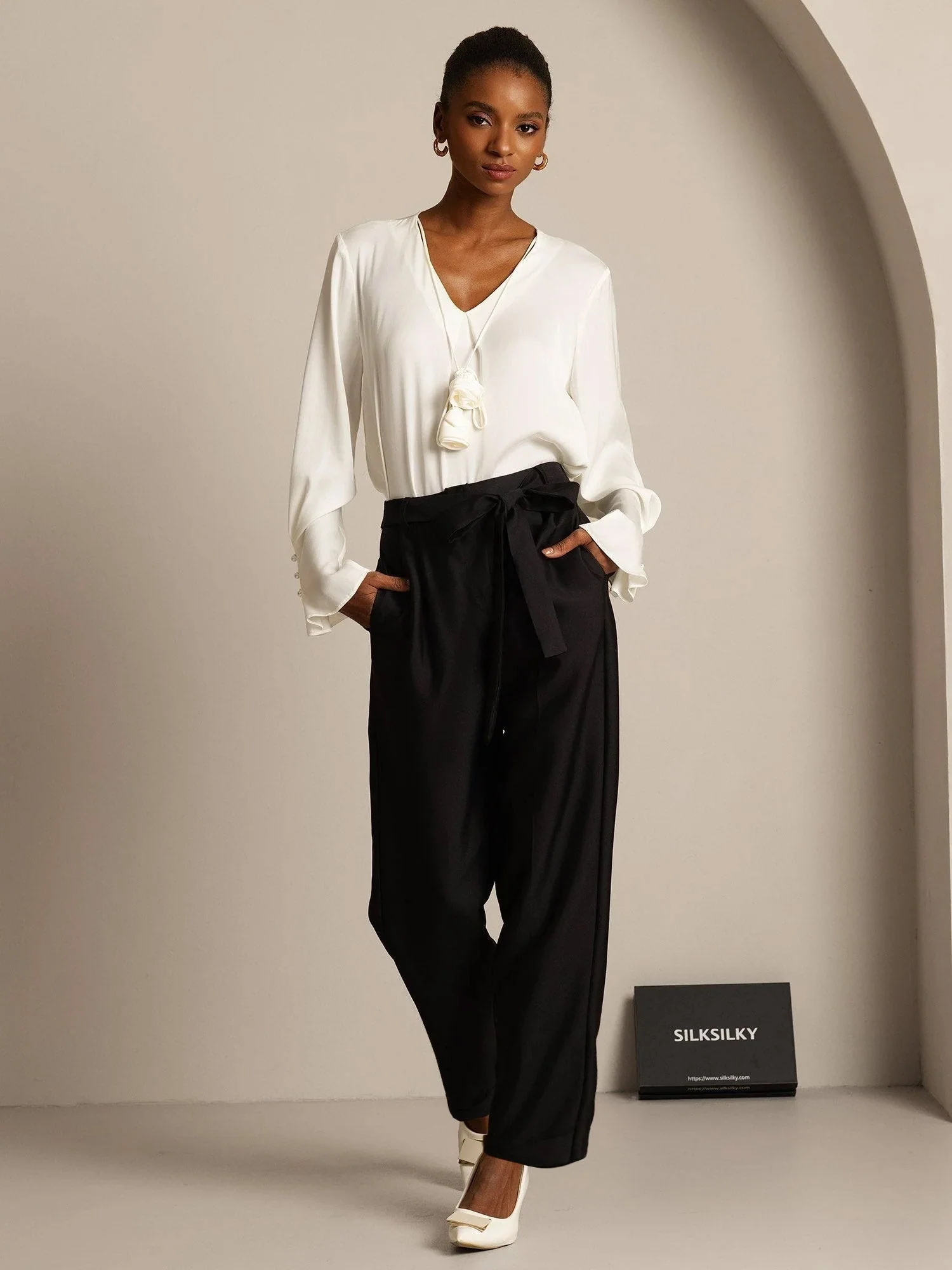 Pantalones de Mujer Cropped Tapered de Cintura Alta en Mezcla de Seda-Lana 32Momme con Diseño de Cintura Atada - Image 11