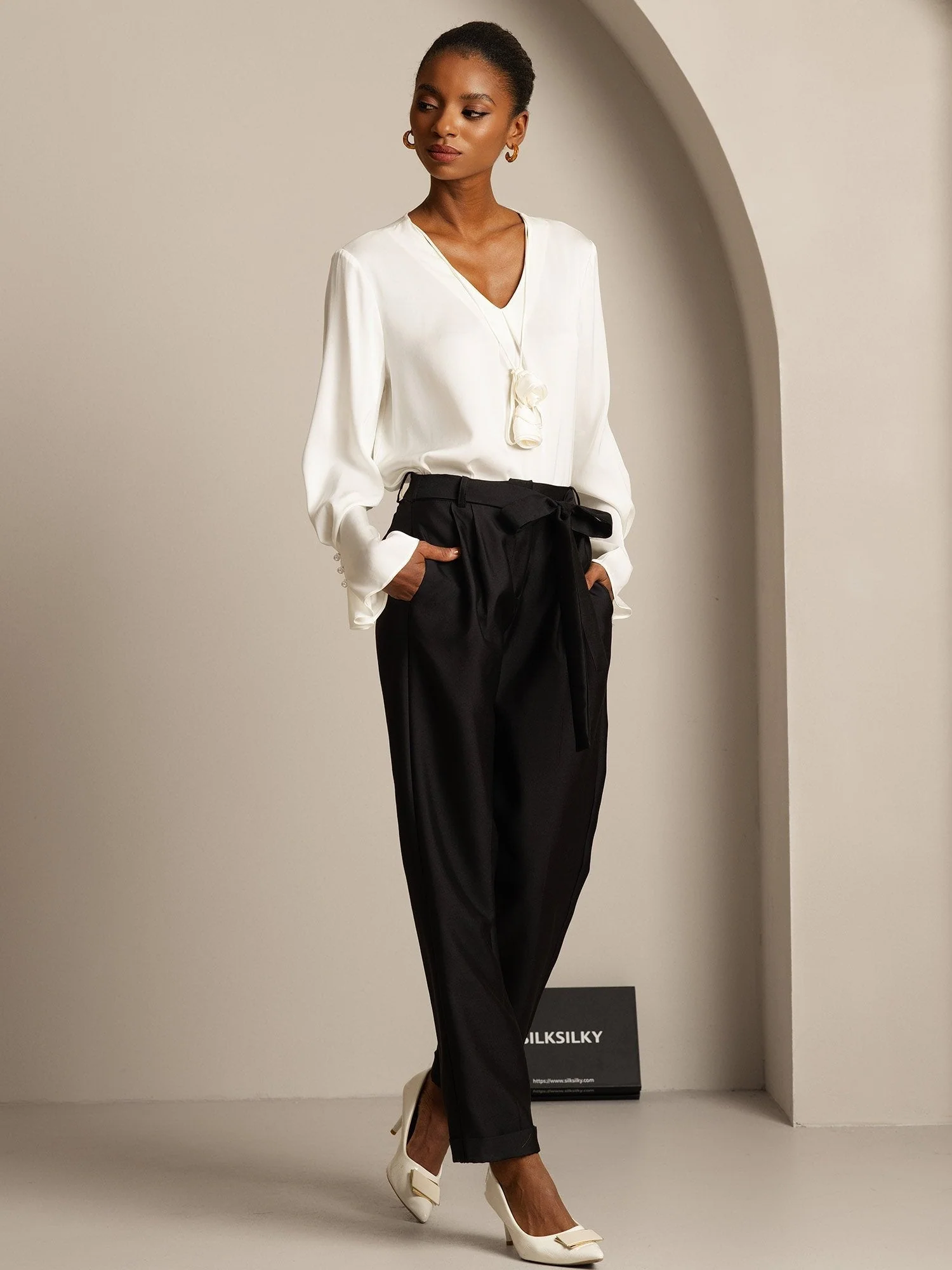 Pantalones de Mujer Cropped Tapered de Cintura Alta en Mezcla de Seda-Lana 32Momme con Diseño de Cintura Atada - Image 13
