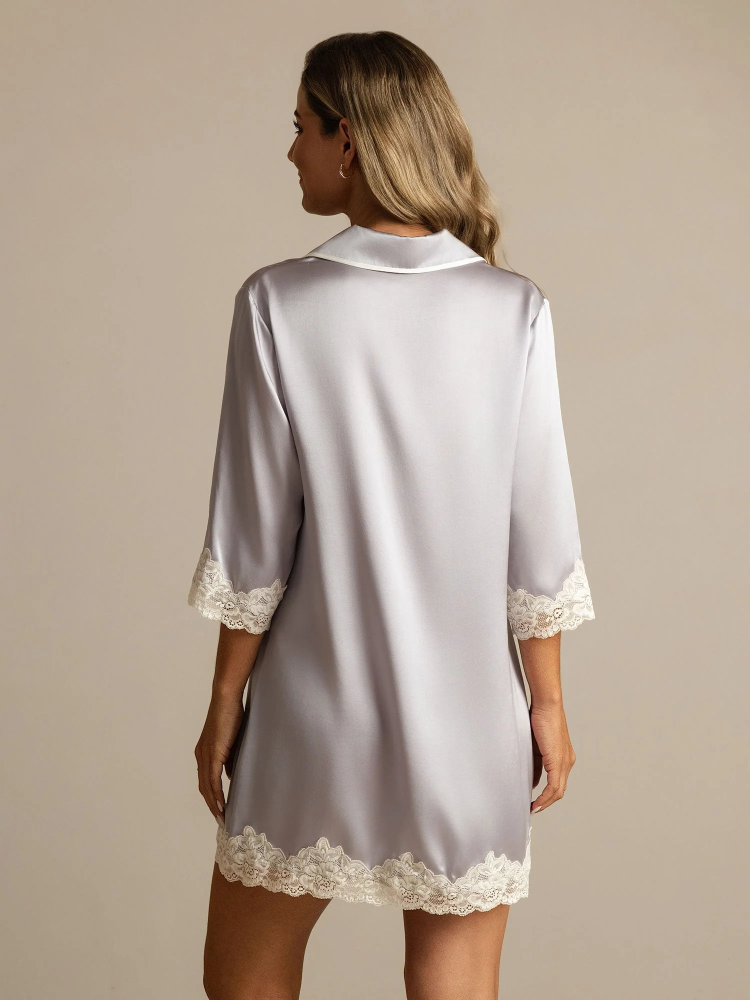 Camisón de Pura Seda con Botones y Diseño de Encaje - Image 10