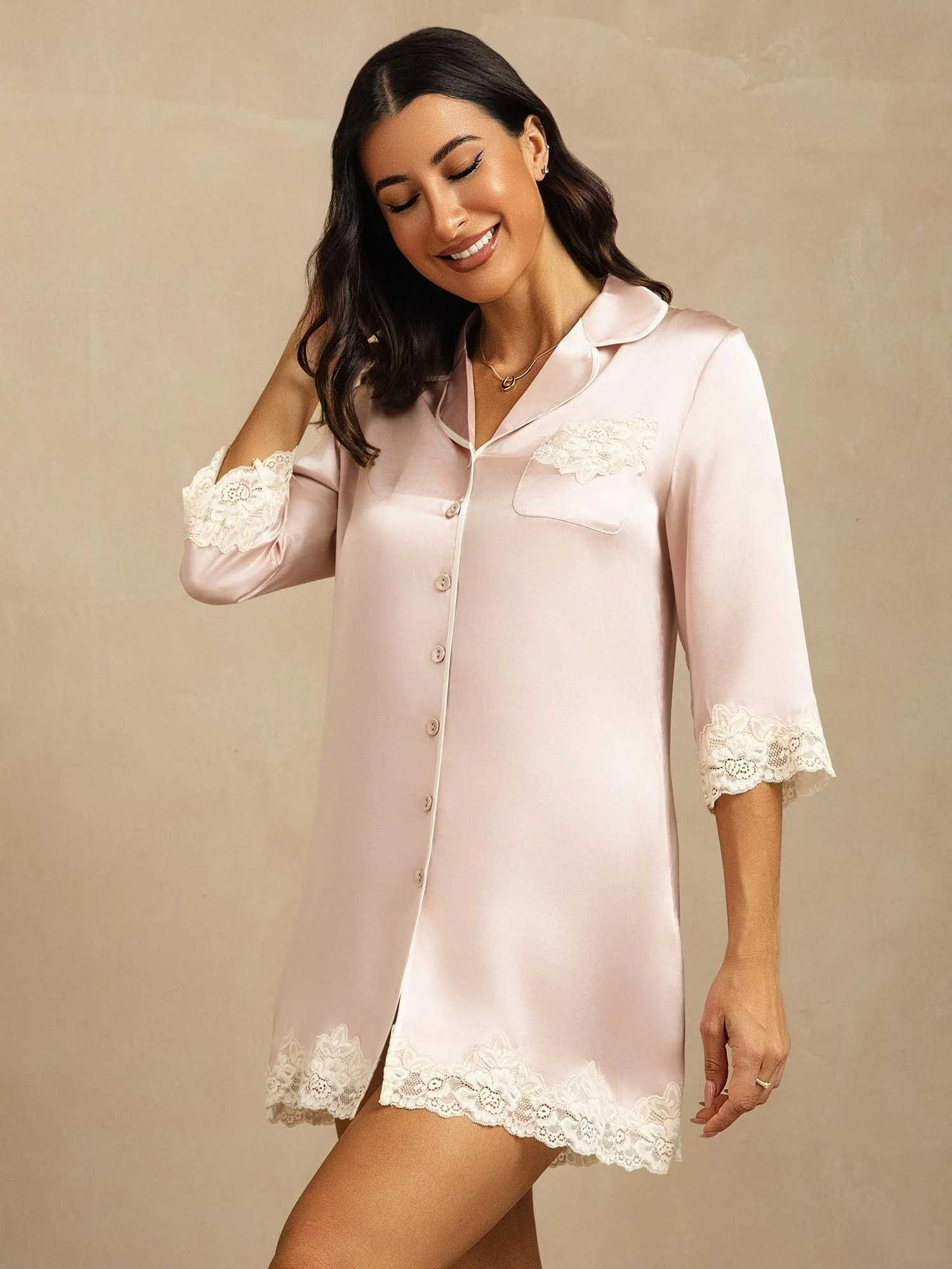 Camisón de Pura Seda con Botones y Diseño de Encaje - Image 8