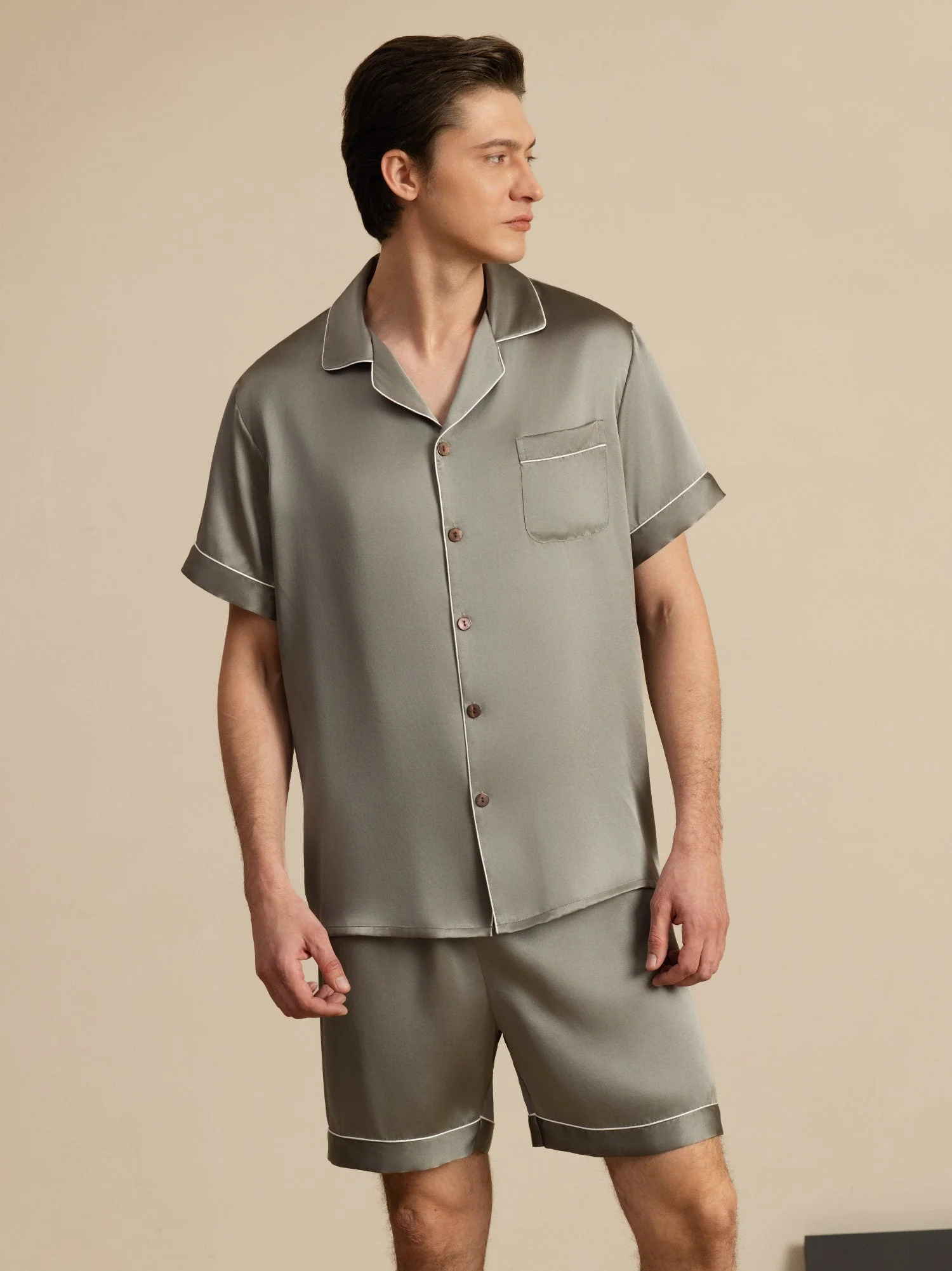 Pijama De Hombre De Pura Seda Con Mangas Cortas Cuello Solapa Y Shorts - Image 11