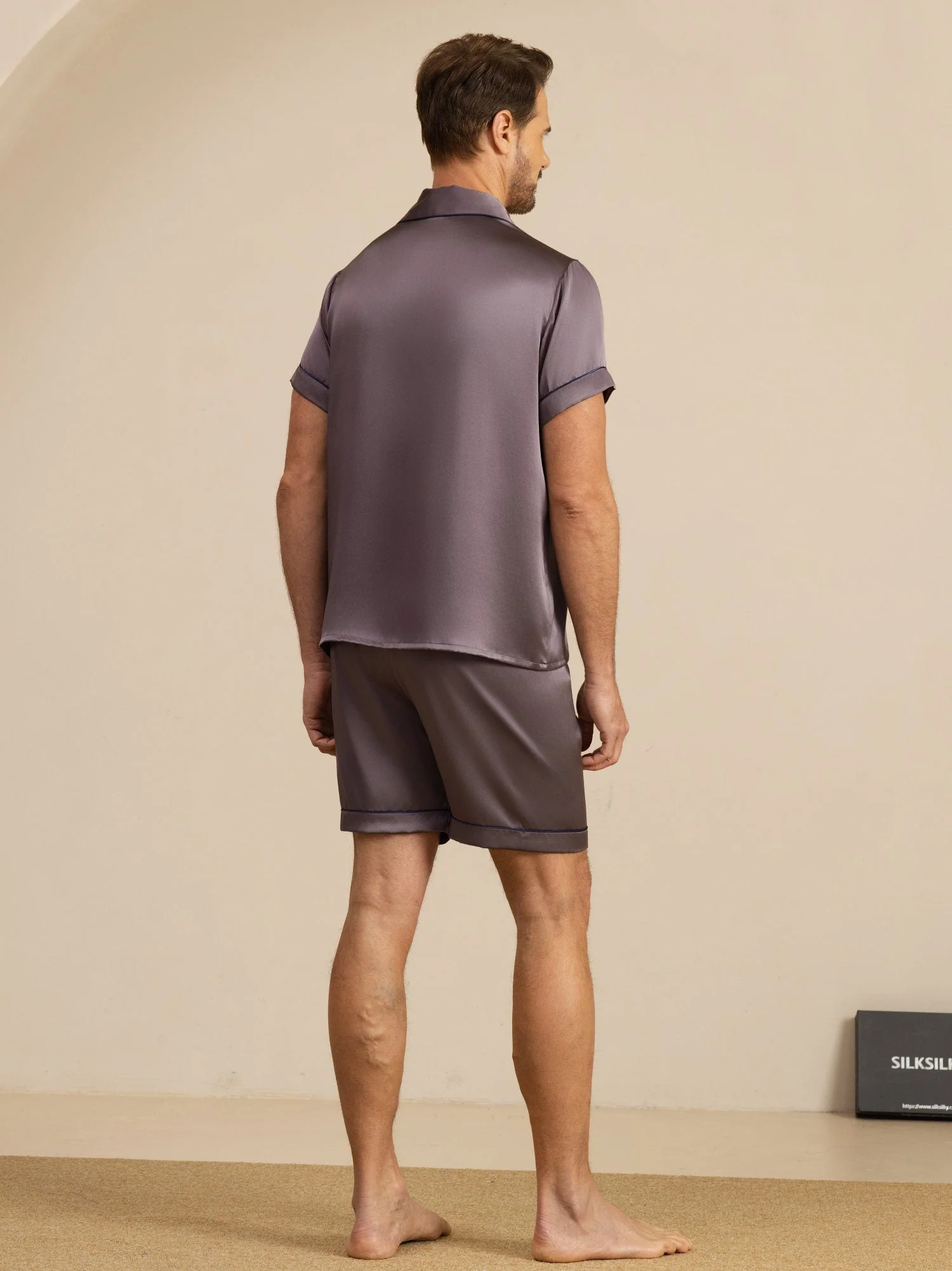 Pijama De Hombre De Pura Seda Con Mangas Cortas Cuello Solapa Y Shorts - Image 19
