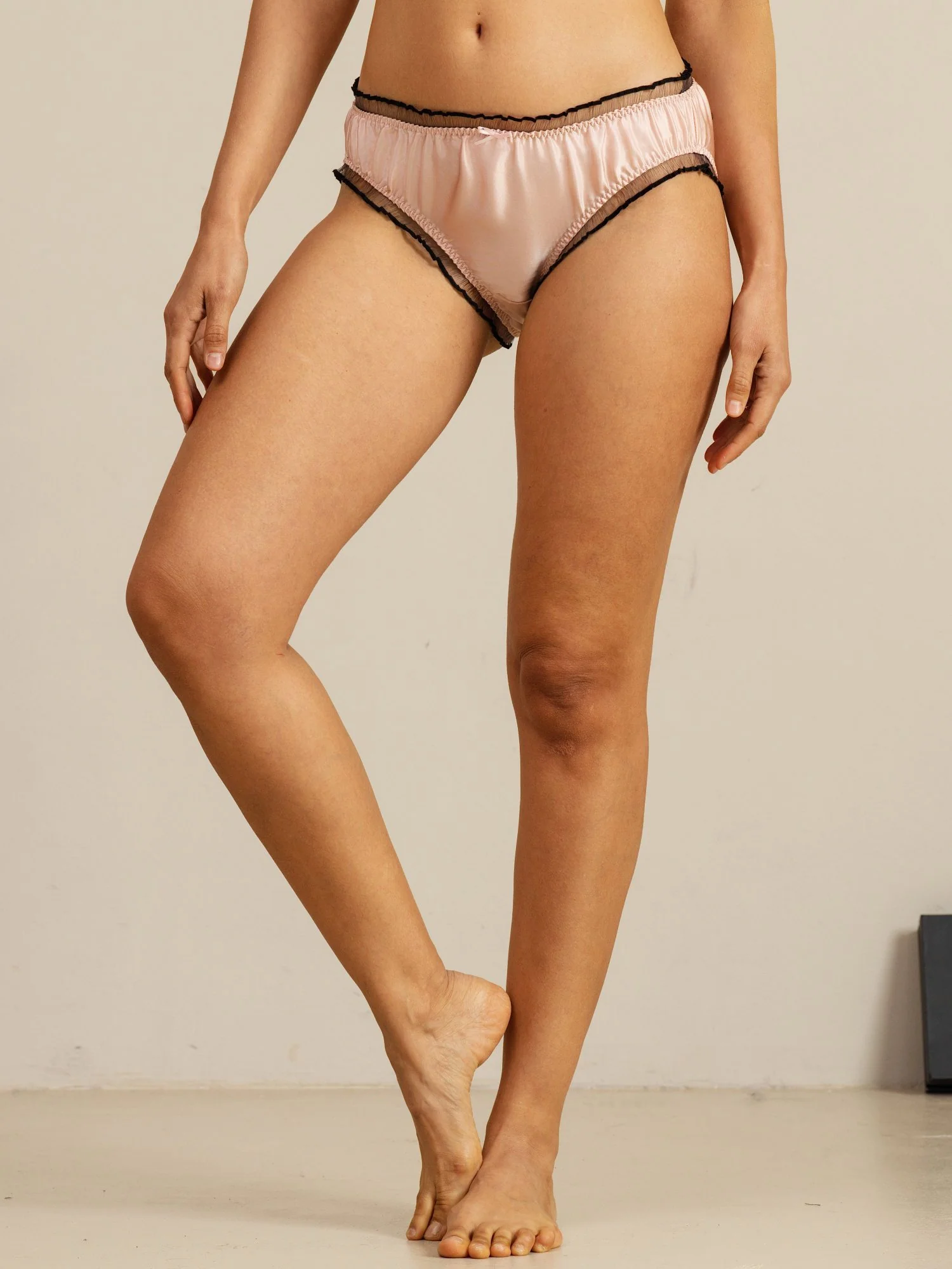 Braga Comfort De Seda Pura Con Volantes Y Borde Transparente - Image 16