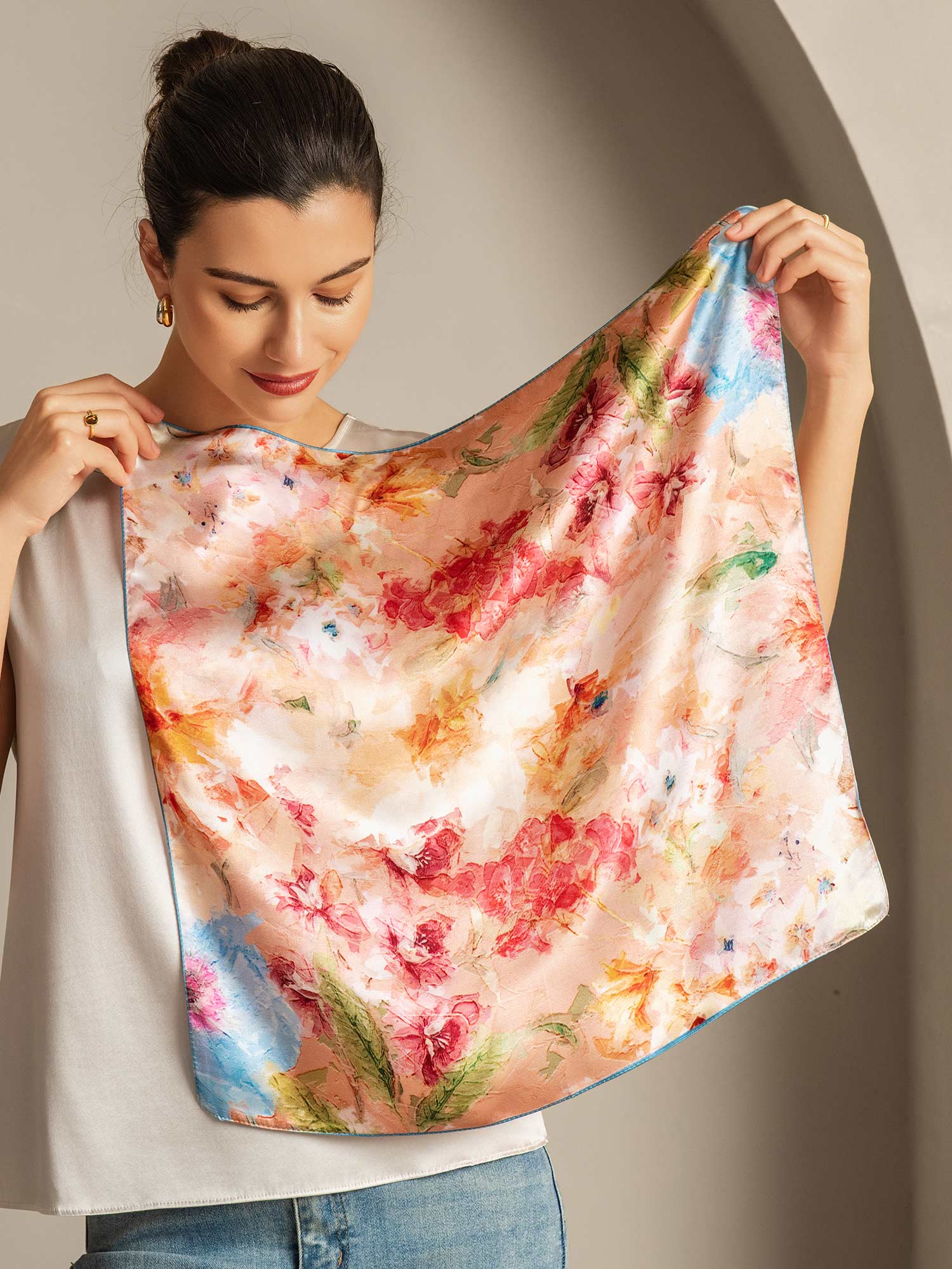 Pure Silk Floral Bliss Square Scarf - Tamaño 53x53cm - Image 2